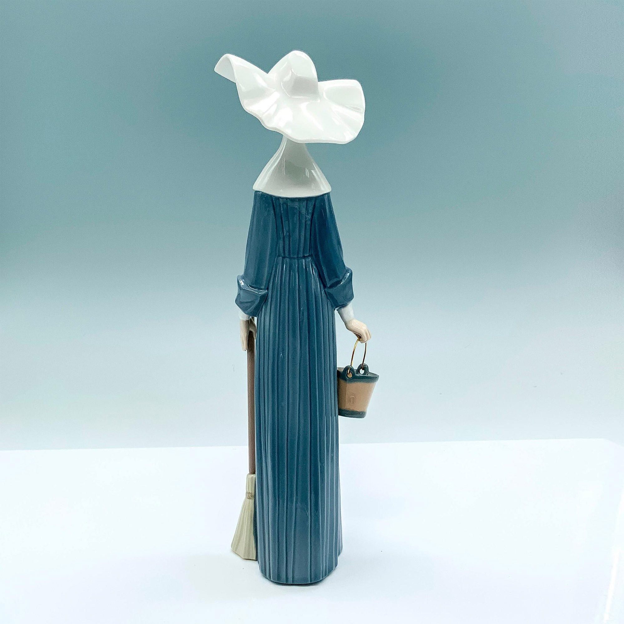 Morning Chores (Blue) 1005552 - Lladro Porcelain Figurine - Image 2 of 5