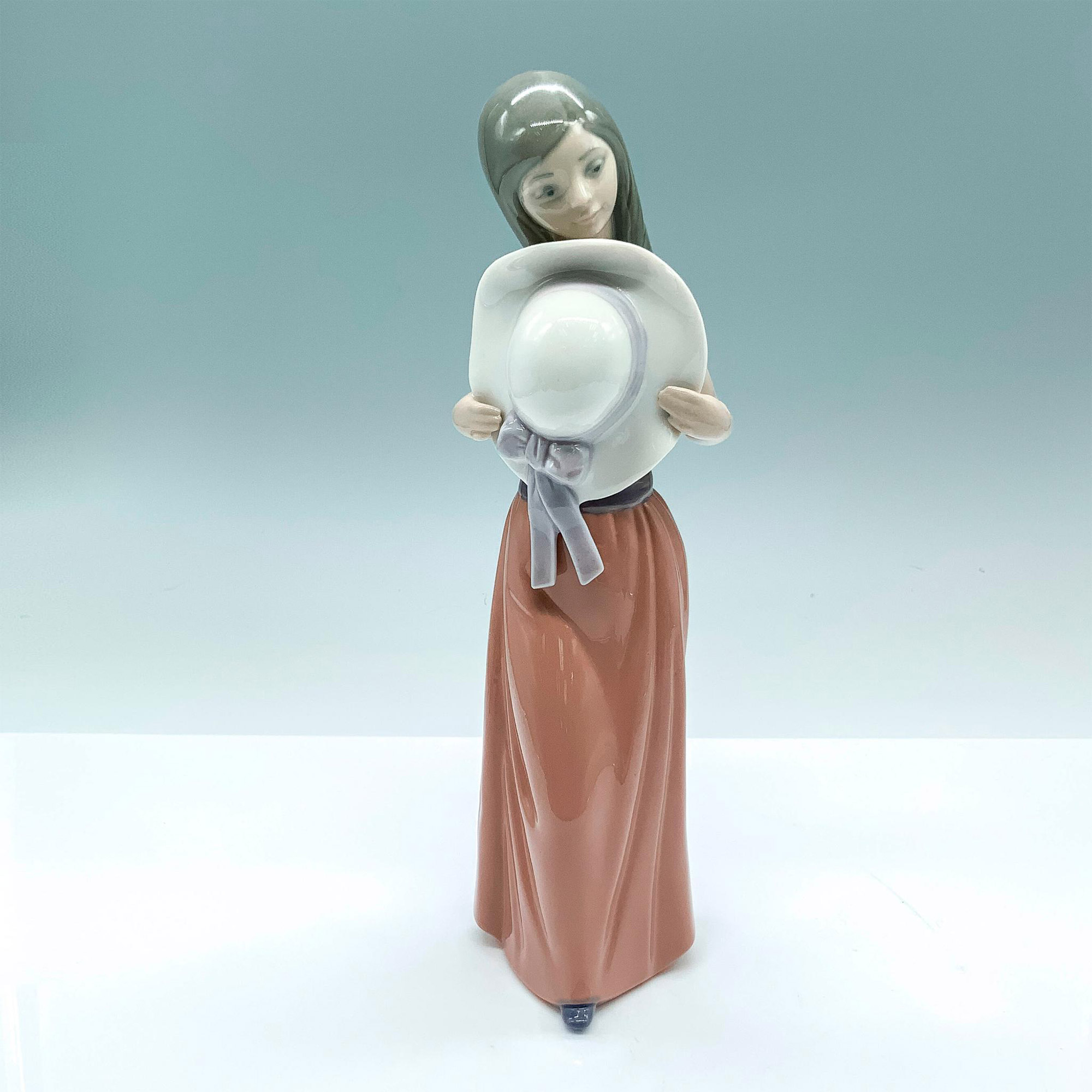Bashful 1005007 - Lladro Porcelain Figurine