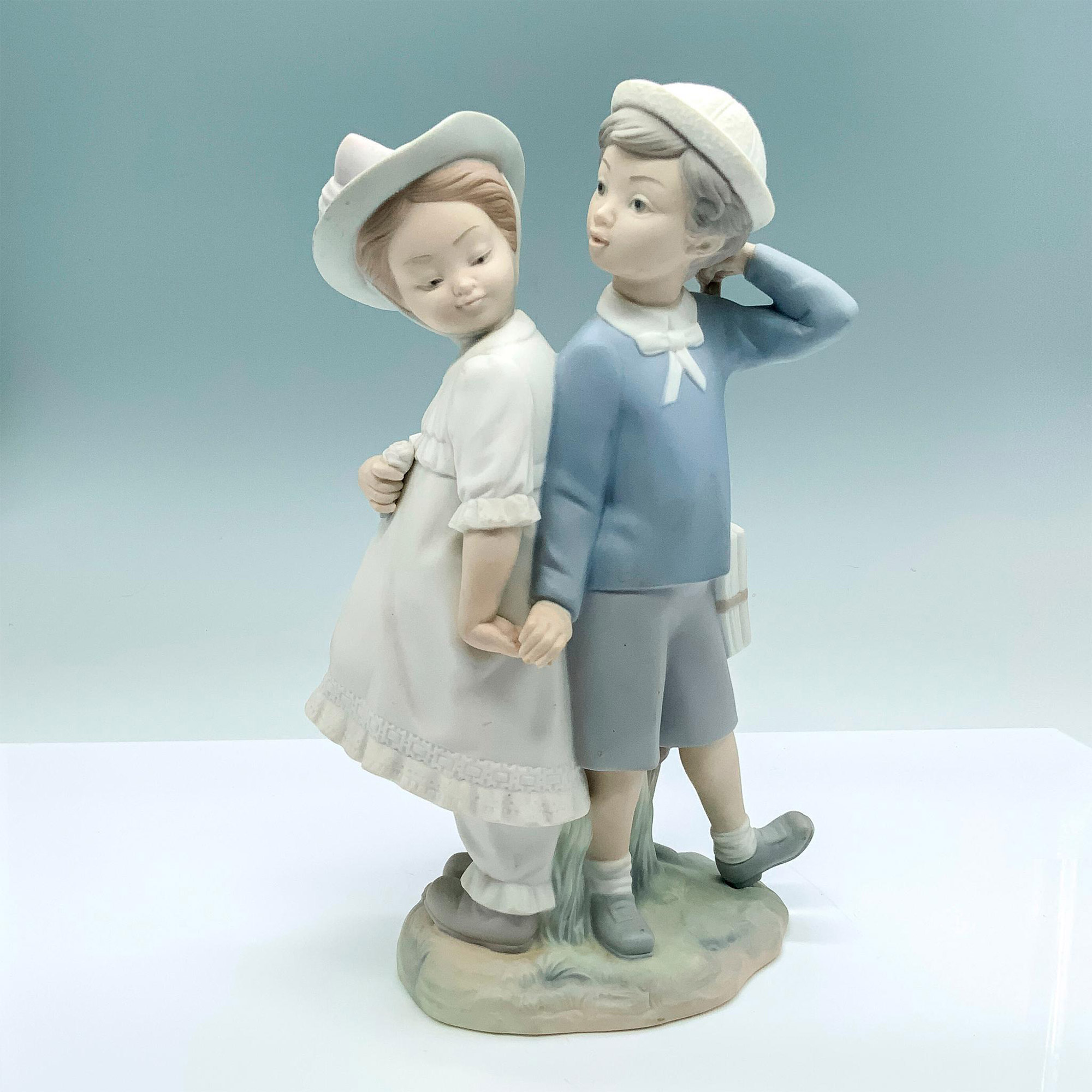 Puppy Love 1011127 - Lladro Porcelain Figurine