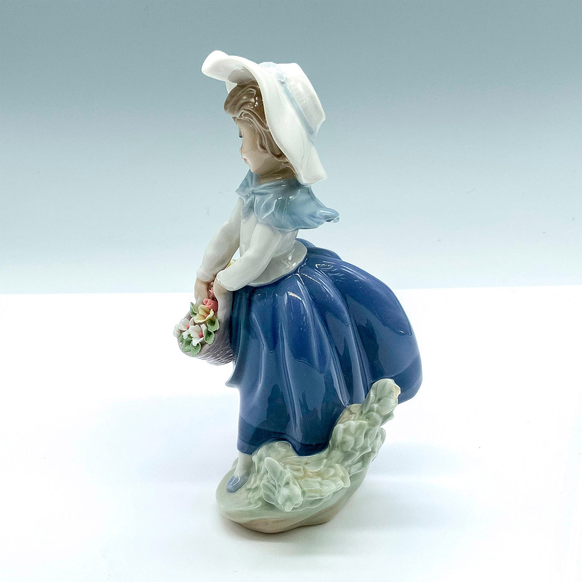 Pretty Pickings 1005222 - Lladro Porcelain Figurine - Image 2 of 5
