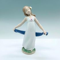 Gentle Breeze 1008363 - Lladro Porcelain Figurine