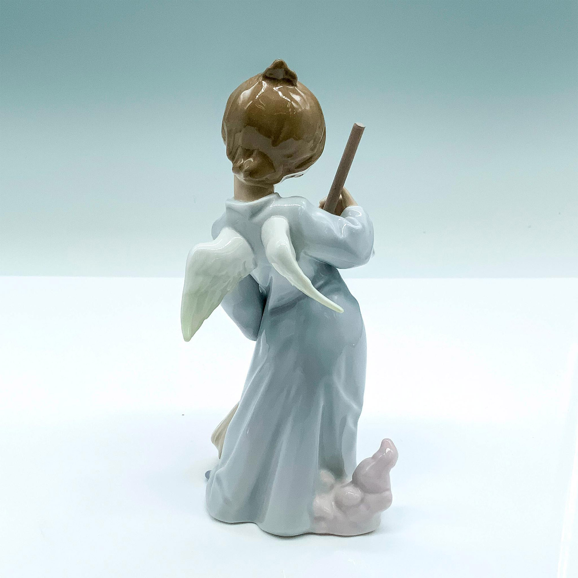 Sweep Away The Clouds 1005726 - Lladro Porcelain Figurine - Image 2 of 5