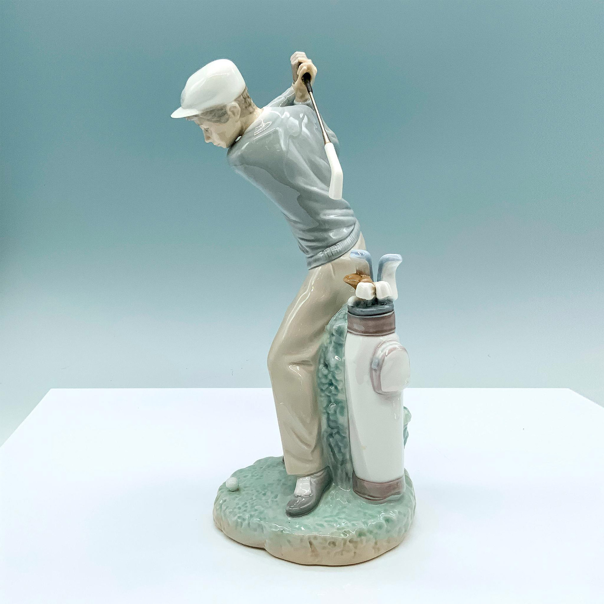 Golfer 1004824 - Lladro Porcelain Figurine - Image 4 of 5