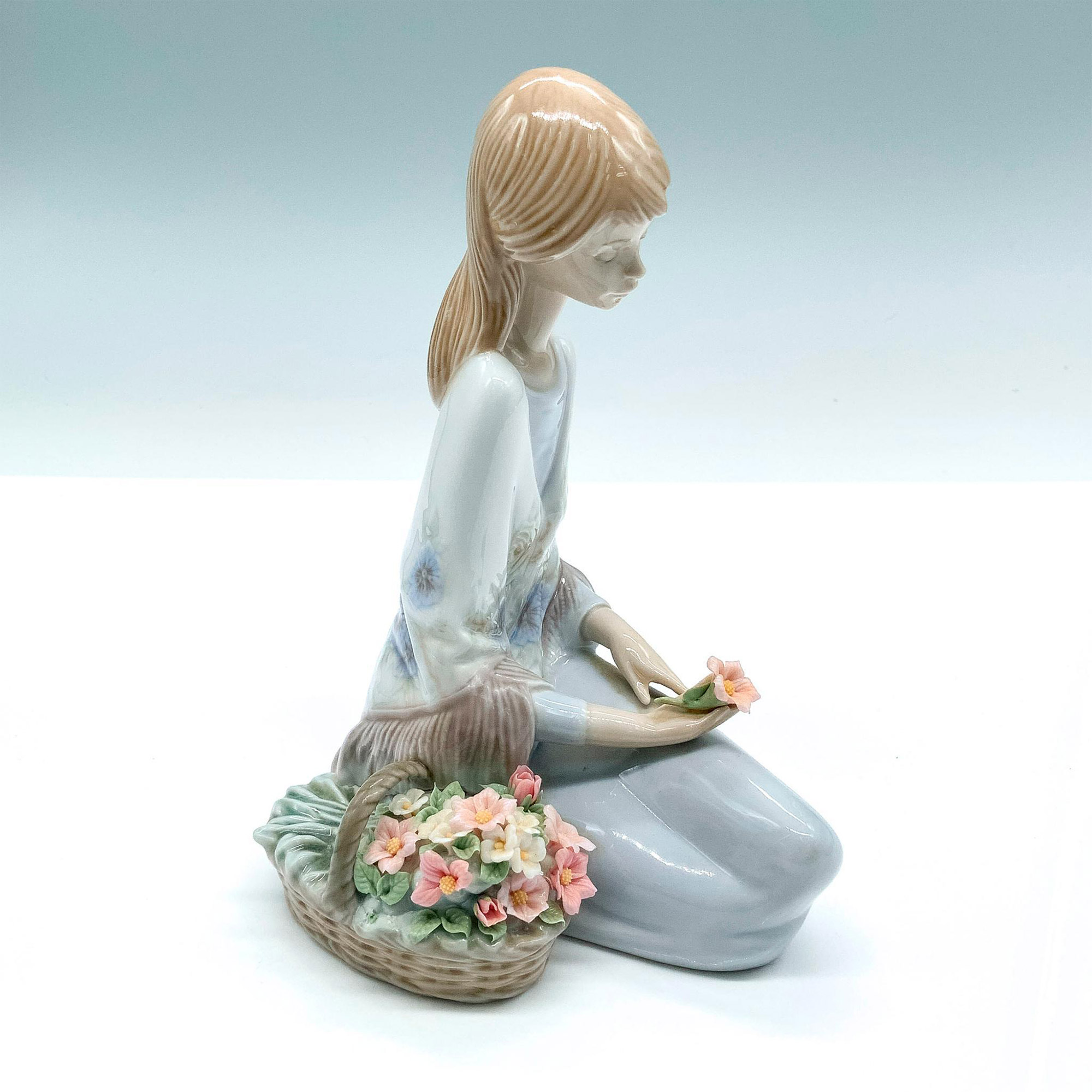 Flower Song 1007607 - Lladro Porcelain Figurine - Image 3 of 5