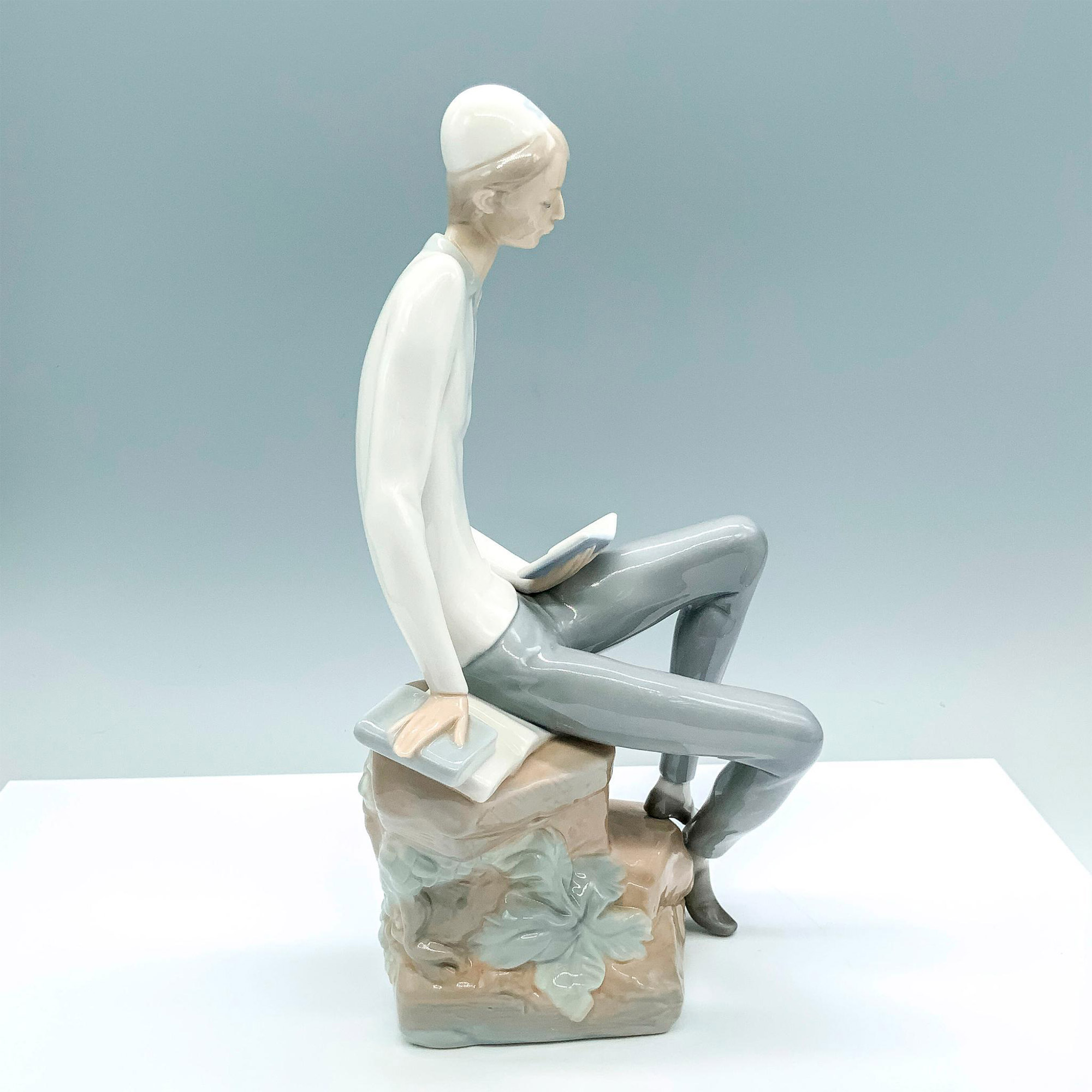 Hebrew Student 1004684 - Lladro Porcelain Figurine - Image 2 of 5
