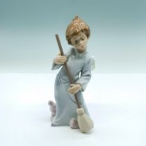 Sweep Away The Clouds 1005726 - Lladro Porcelain Figurine