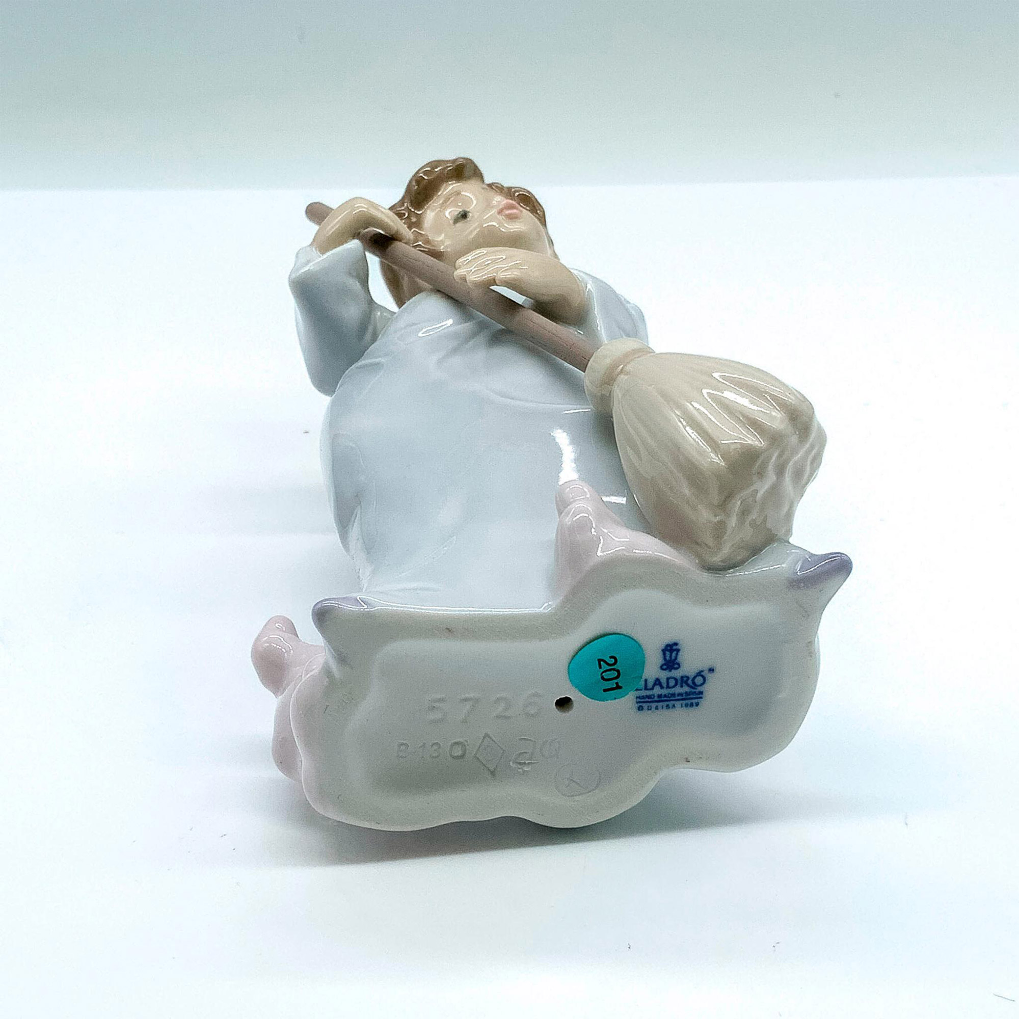 Sweep Away The Clouds 1005726 - Lladro Porcelain Figurine - Image 5 of 5