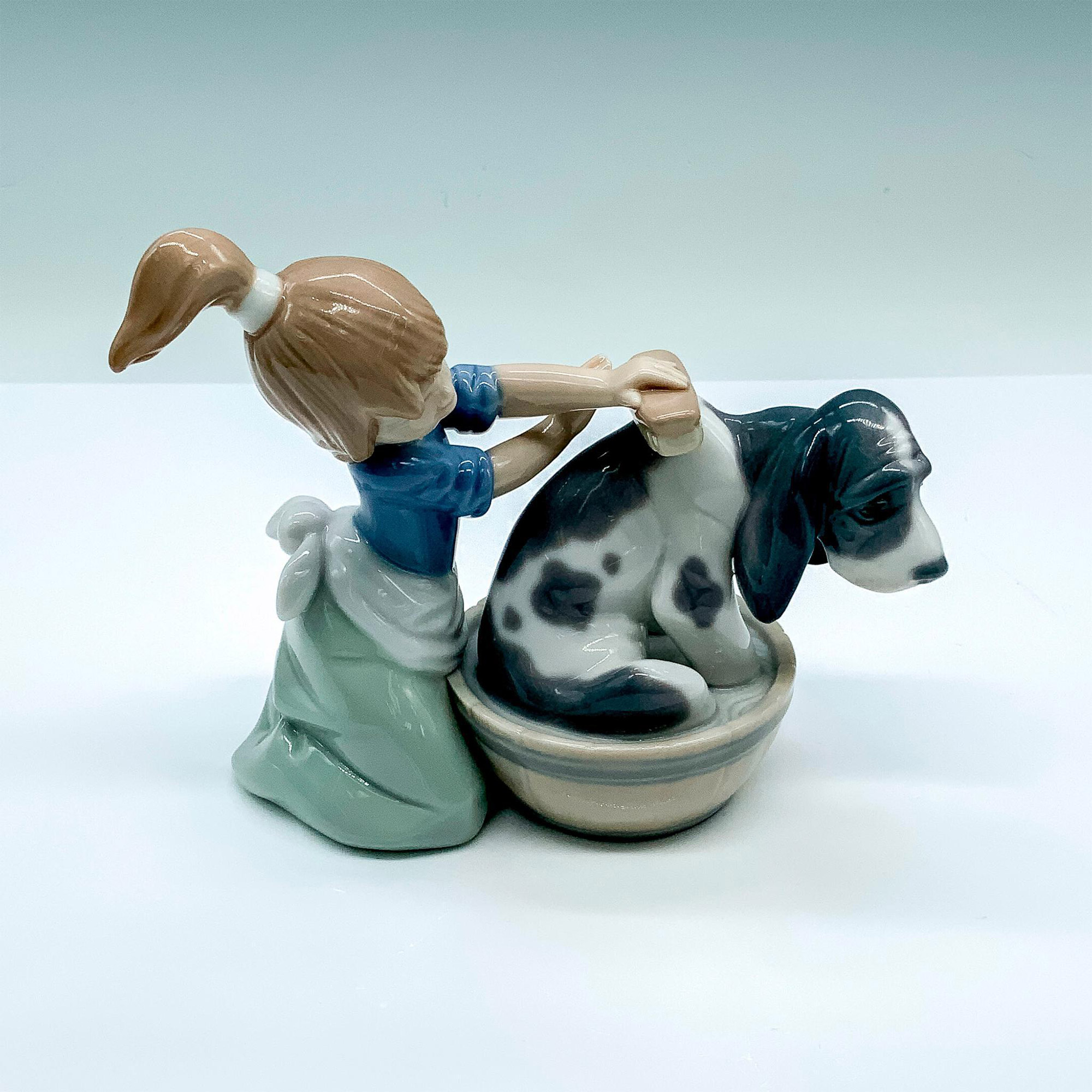 Bashful Bather 1005455 - Lladro Porcelain Figurine - Image 2 of 4