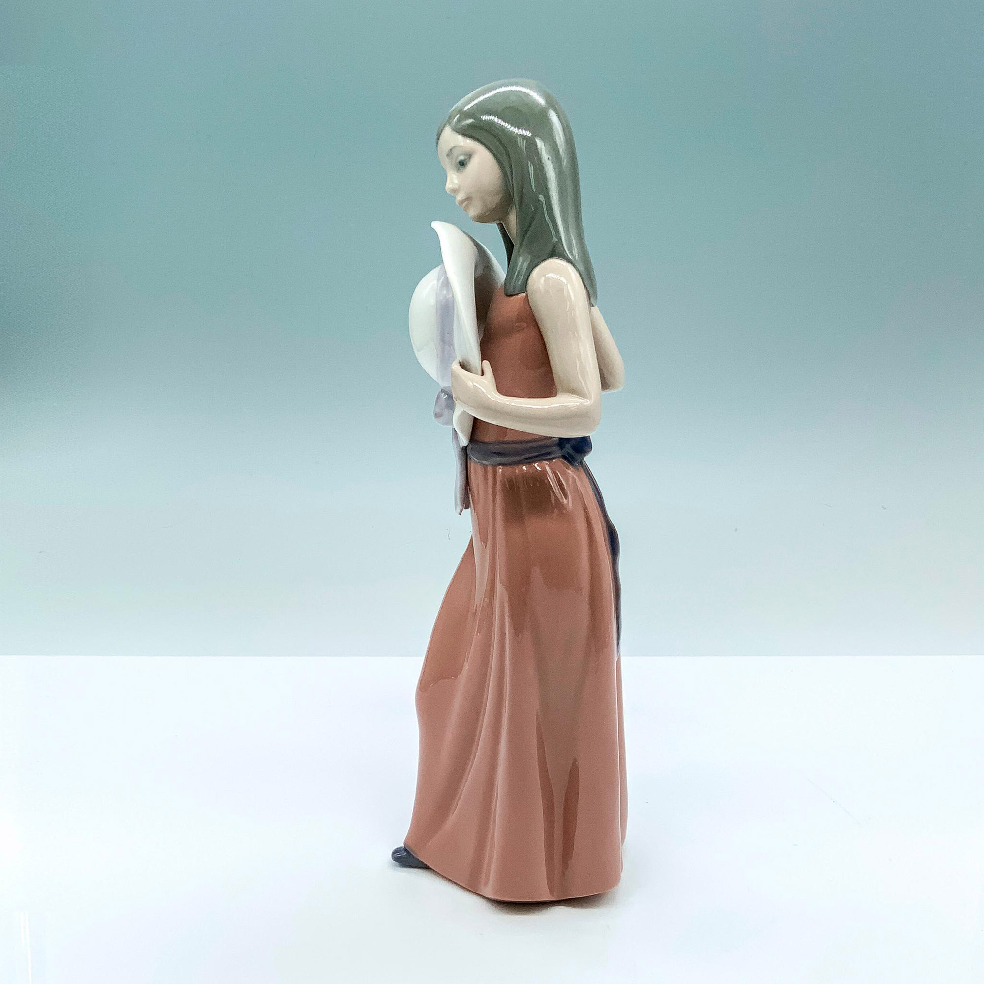 Bashful 1005007 - Lladro Porcelain Figurine - Image 2 of 5