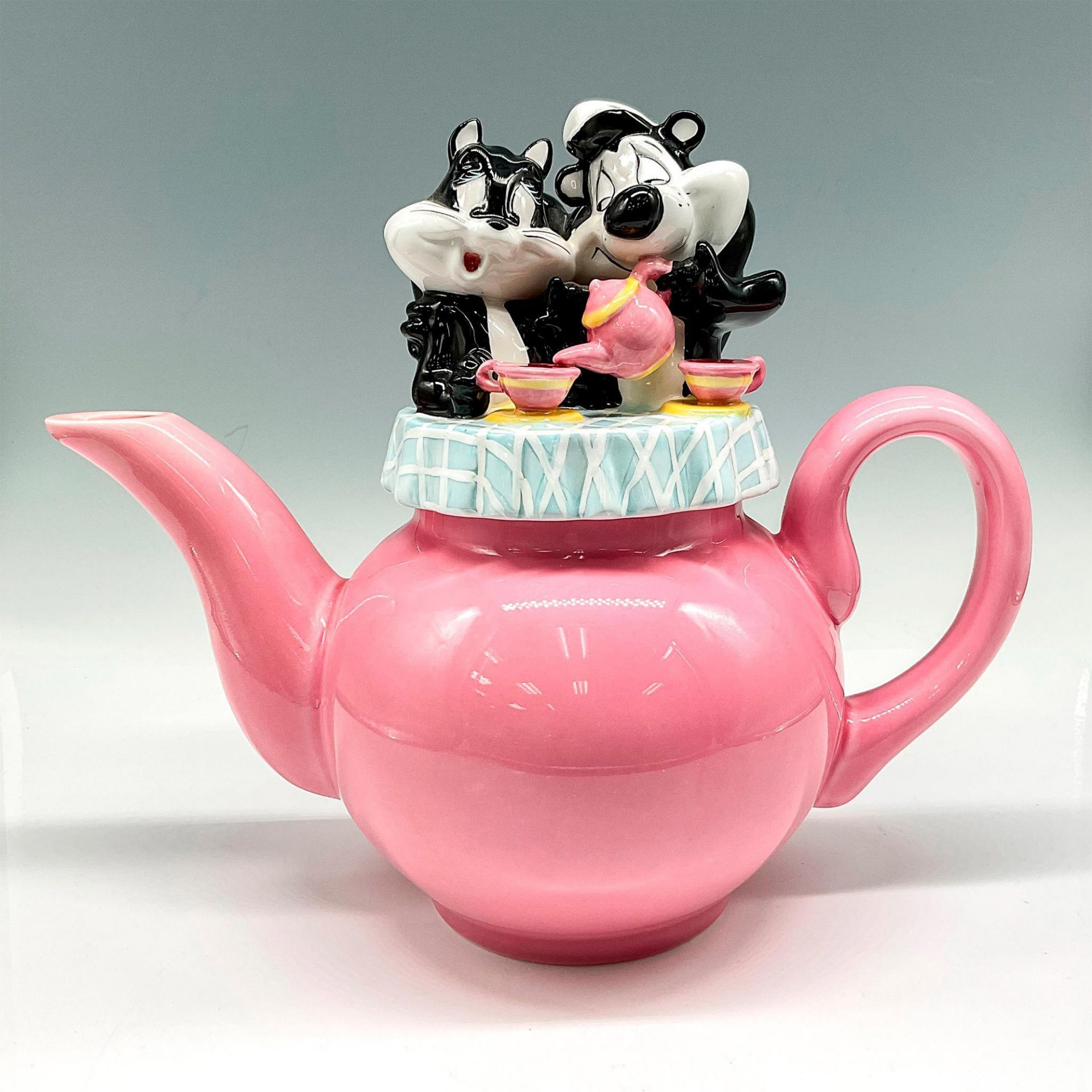 Warner Bros. Ceramic Pepe Le Pew & Penelope Teapot