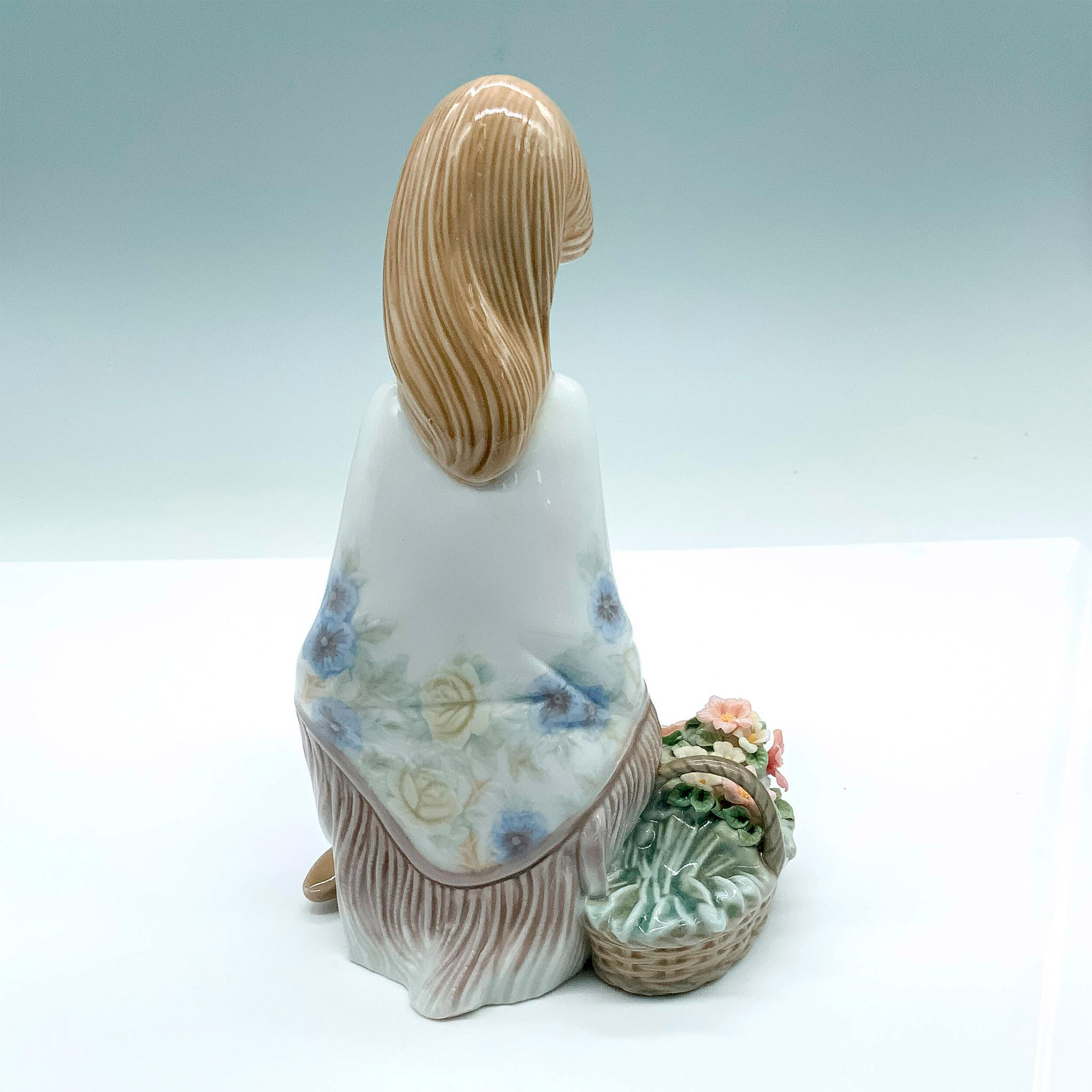 Flower Song 1007607 - Lladro Porcelain Figurine - Image 4 of 5