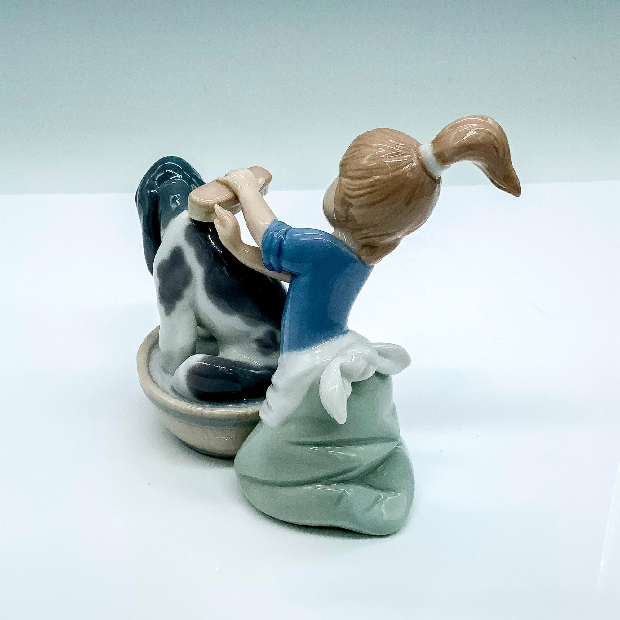 Bashful Bather 1005455 - Lladro Porcelain Figurine - Image 3 of 4