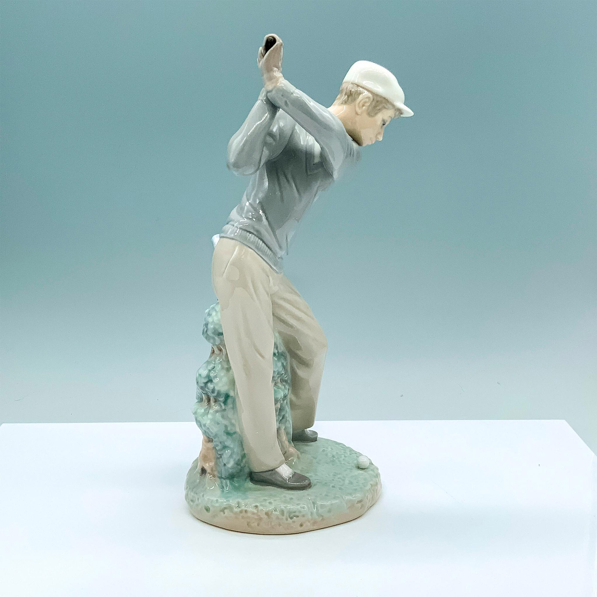 Golfer 1004824 - Lladro Porcelain Figurine - Image 3 of 5