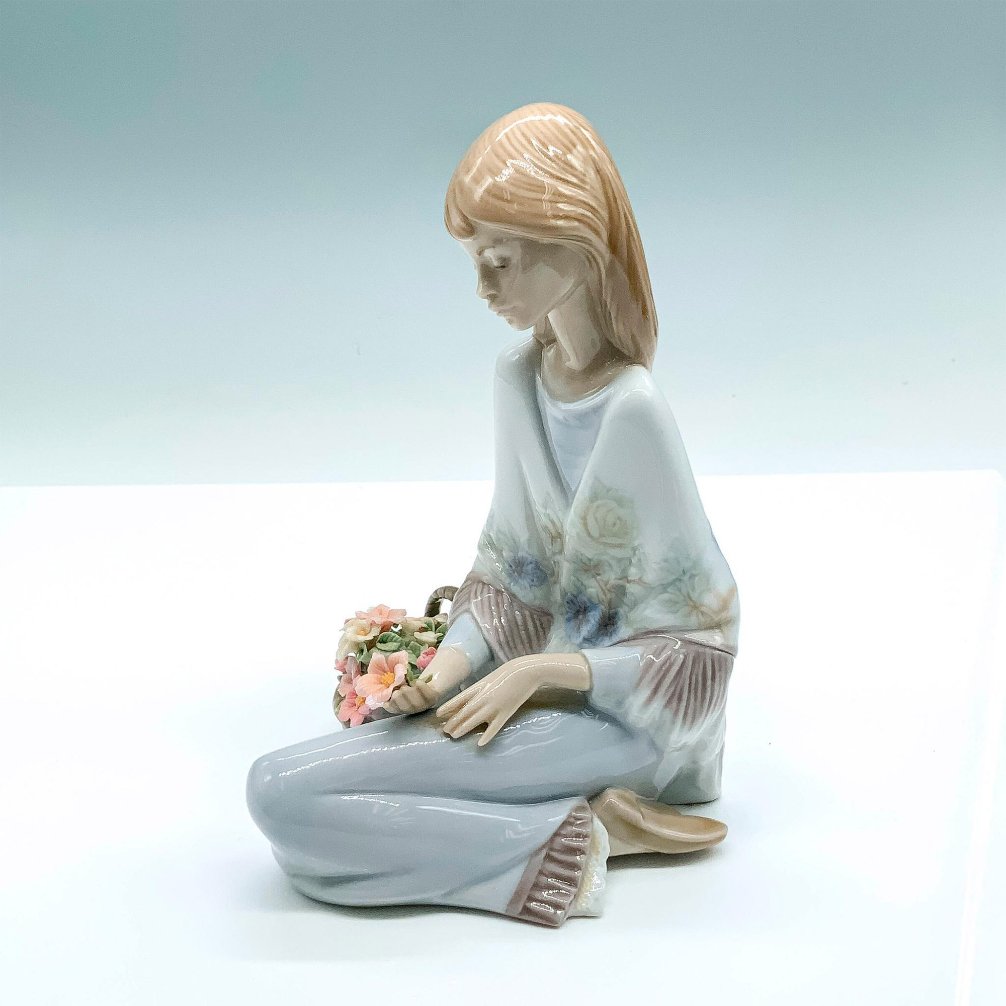 Flower Song 1007607 - Lladro Porcelain Figurine - Image 2 of 5