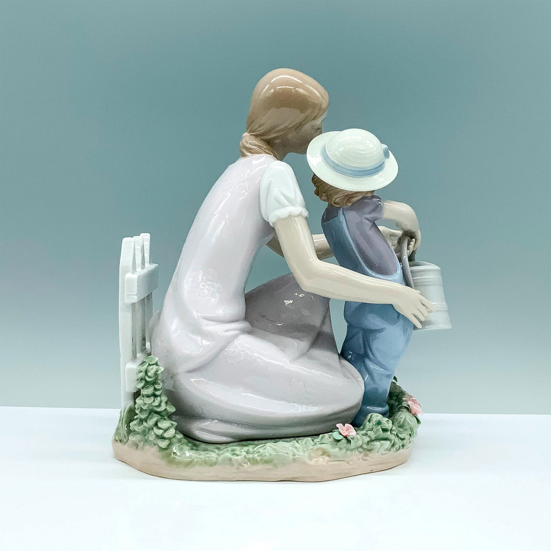 Lessons In The Garden 1008028 - Lladro Porcelain Figurine - Image 2 of 3