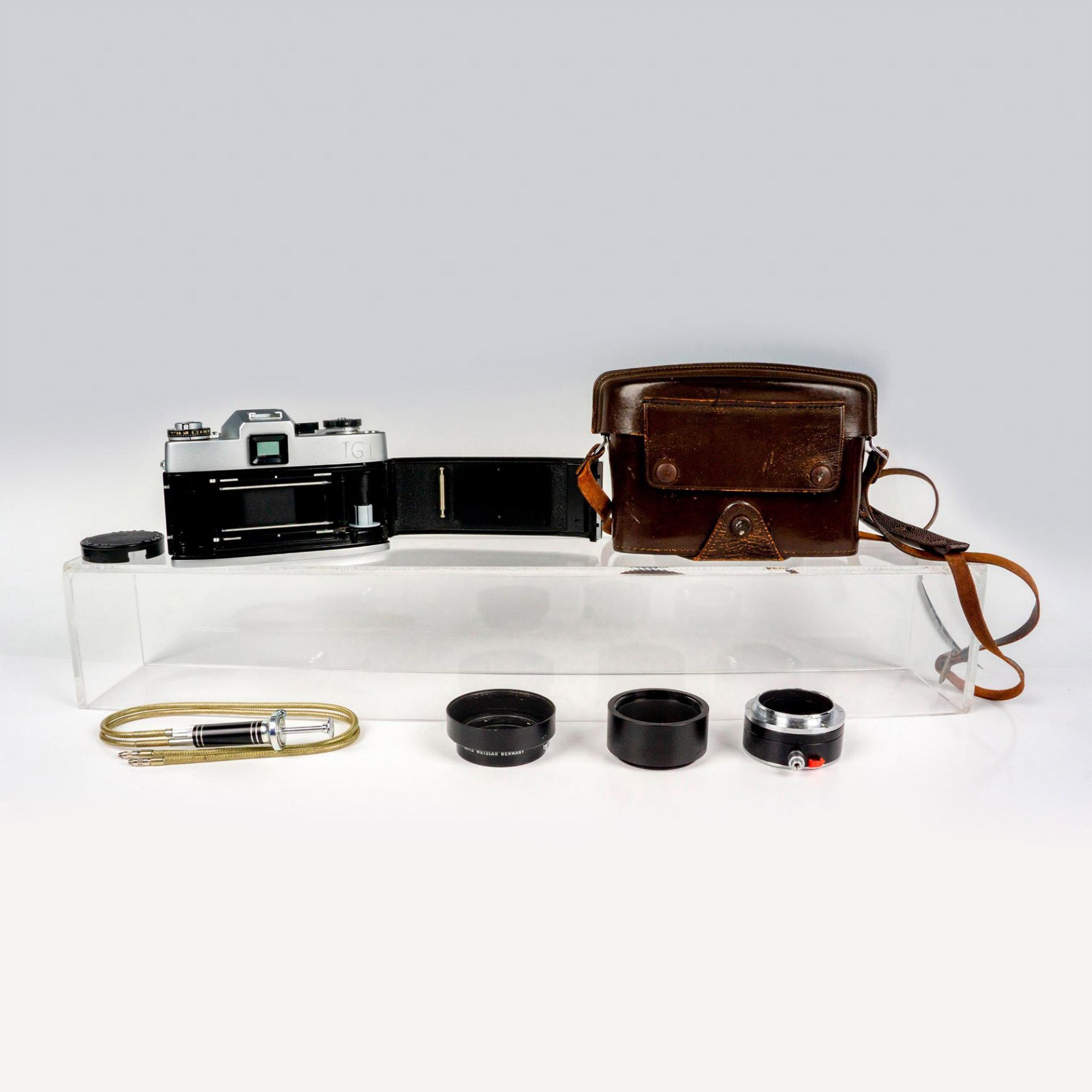 Leica Leicaflex SL Camera, Summicron-R 1;2 Lens, Accessories - Bild 2 aus 3
