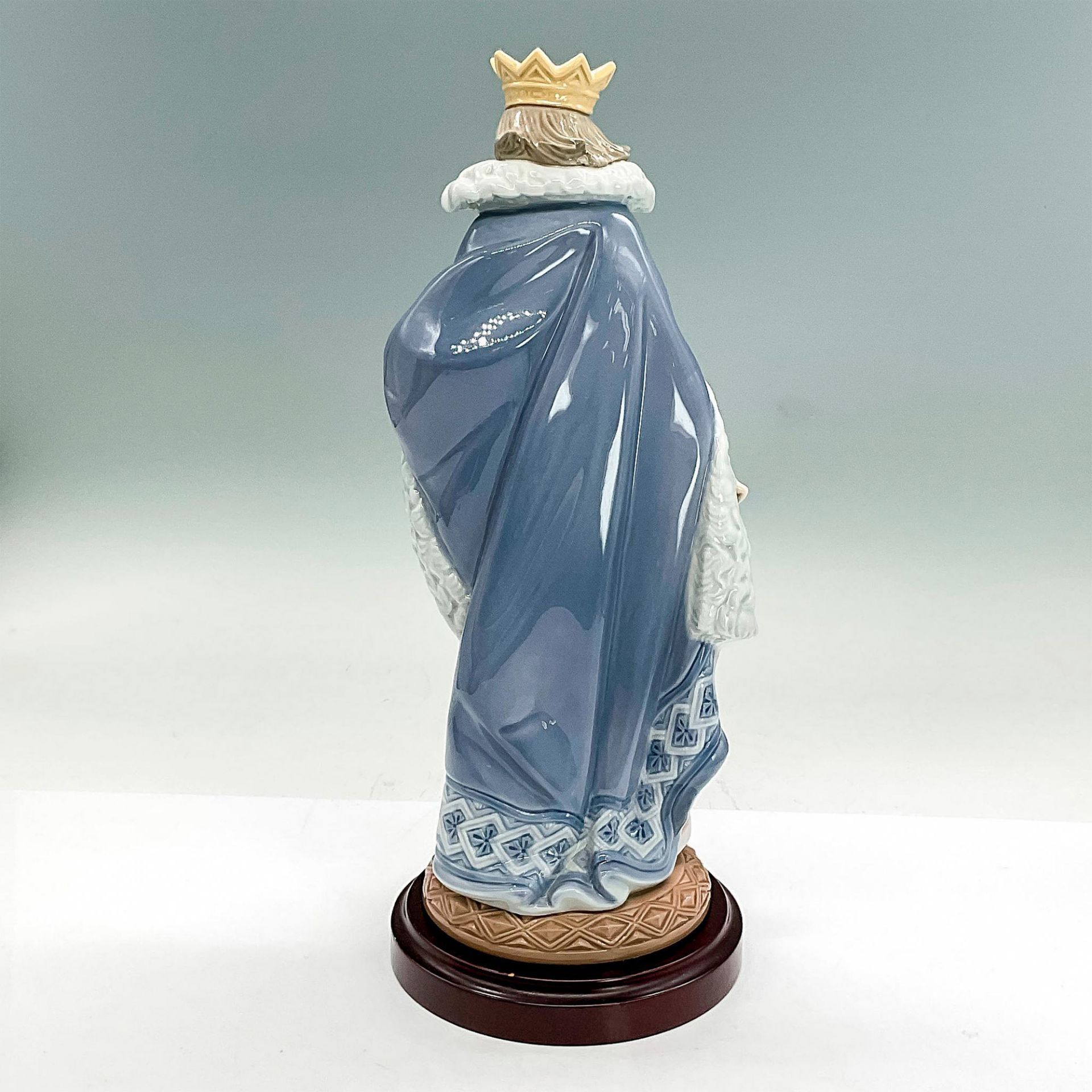 3pc Rey De Copas 1005366 Ltd. - Lladro Porcelain Figurine + Base - Image 2 of 4