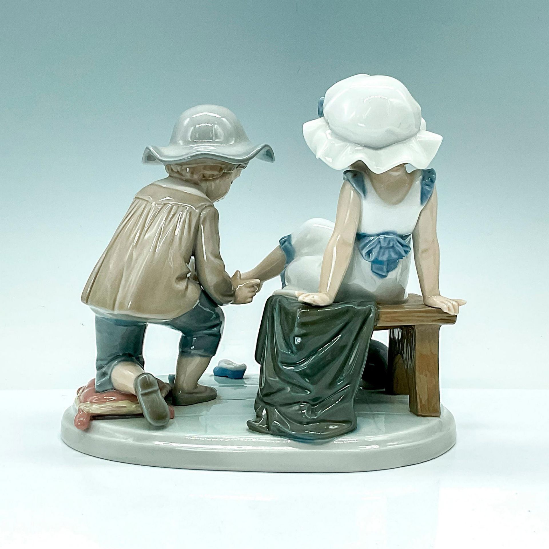 Try This One 1005361 - Lladro Figurine - Image 2 of 3