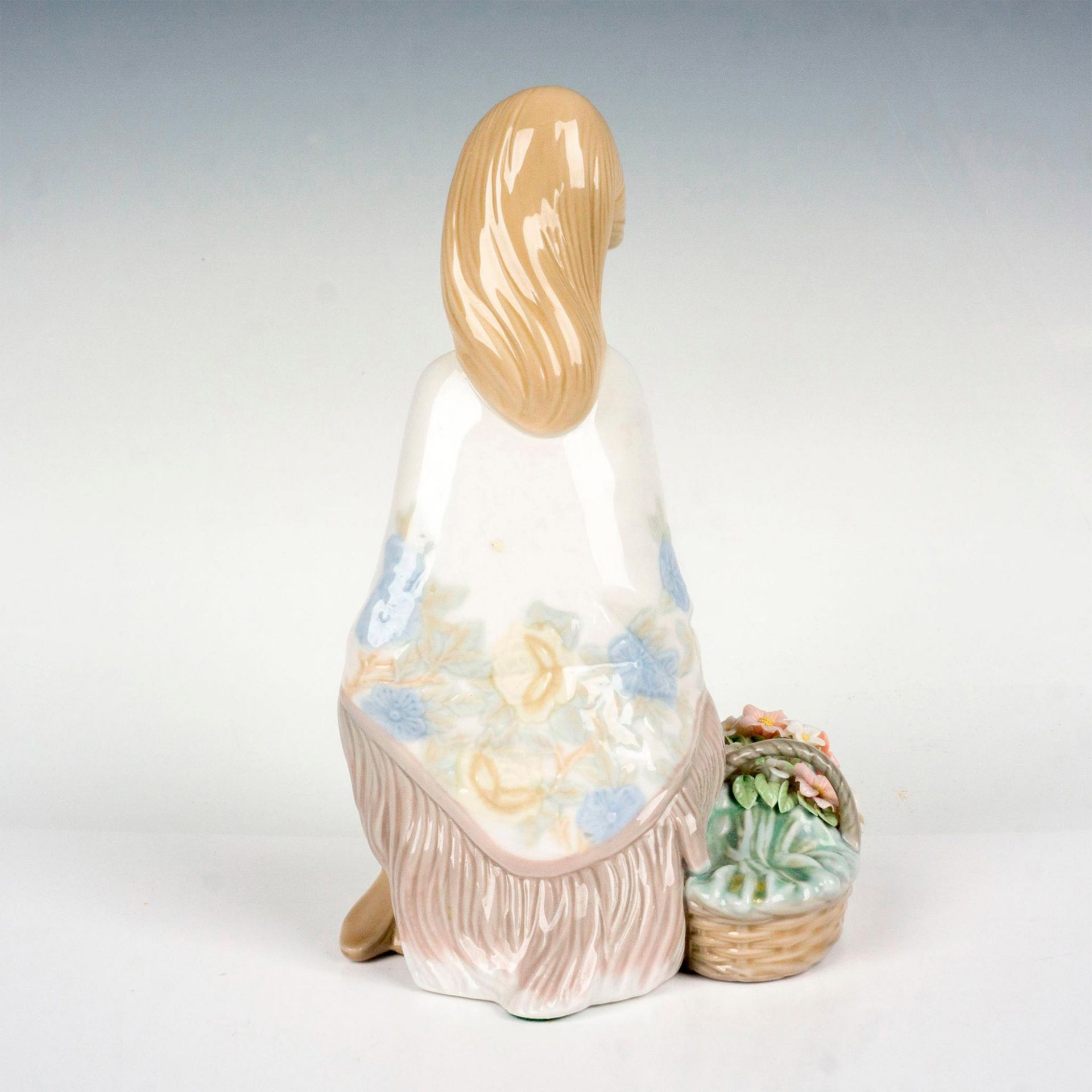 Flower Song 1007607 - Lladro Figurine - Image 2 of 4