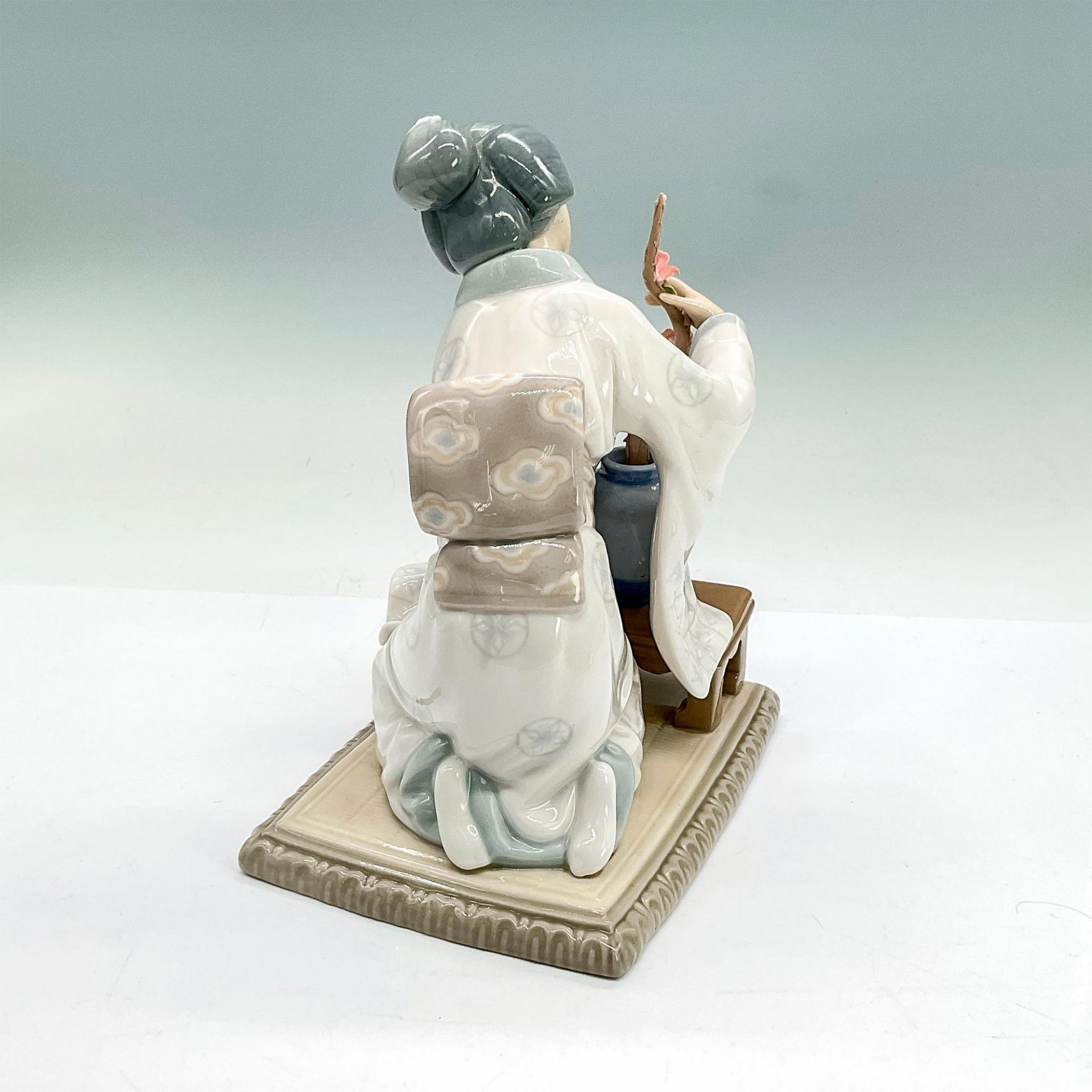 Oriental Girl 1004840 - Lladro Porcelain Figurine - Image 2 of 3