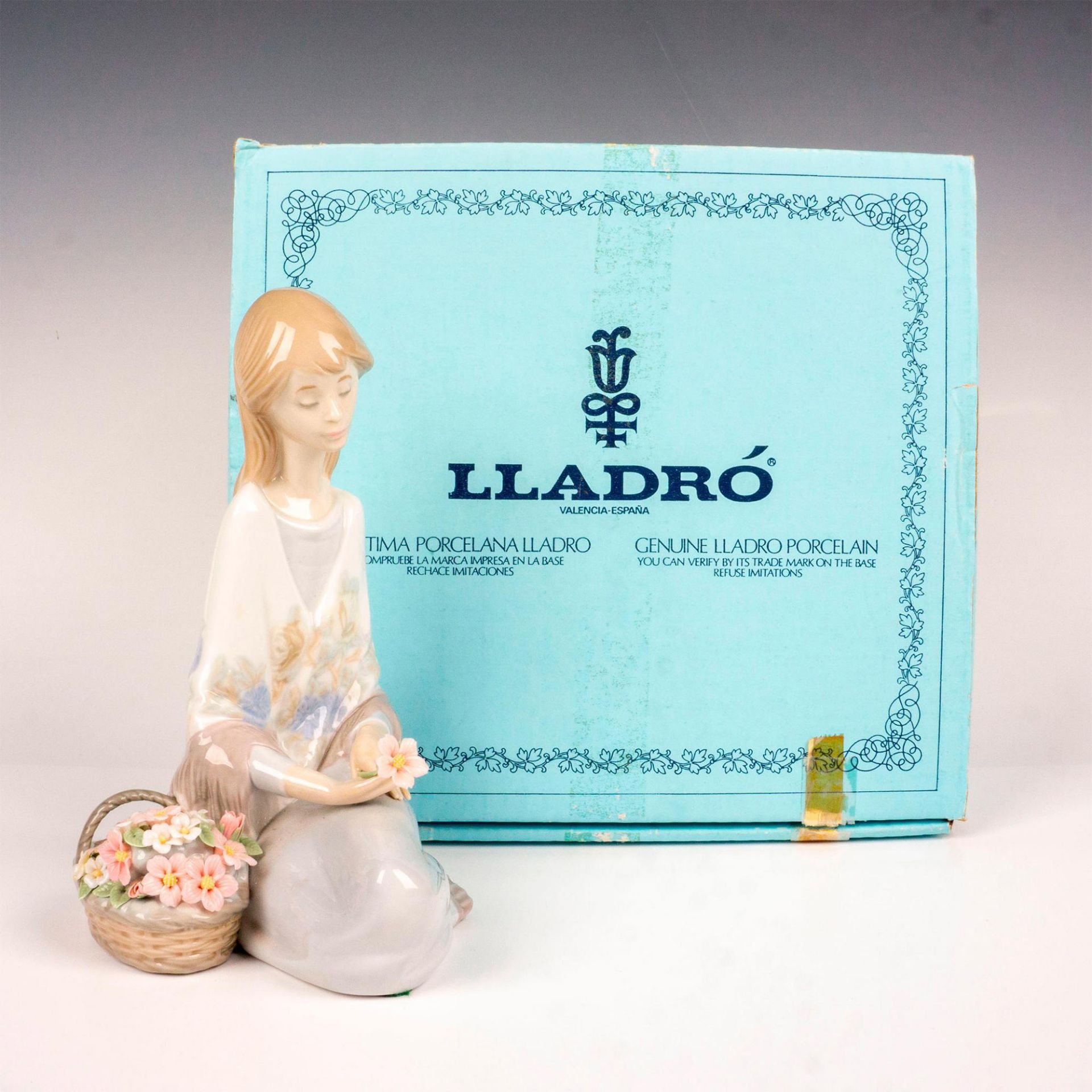 Flower Song 1007607 - Lladro Figurine - Image 4 of 4