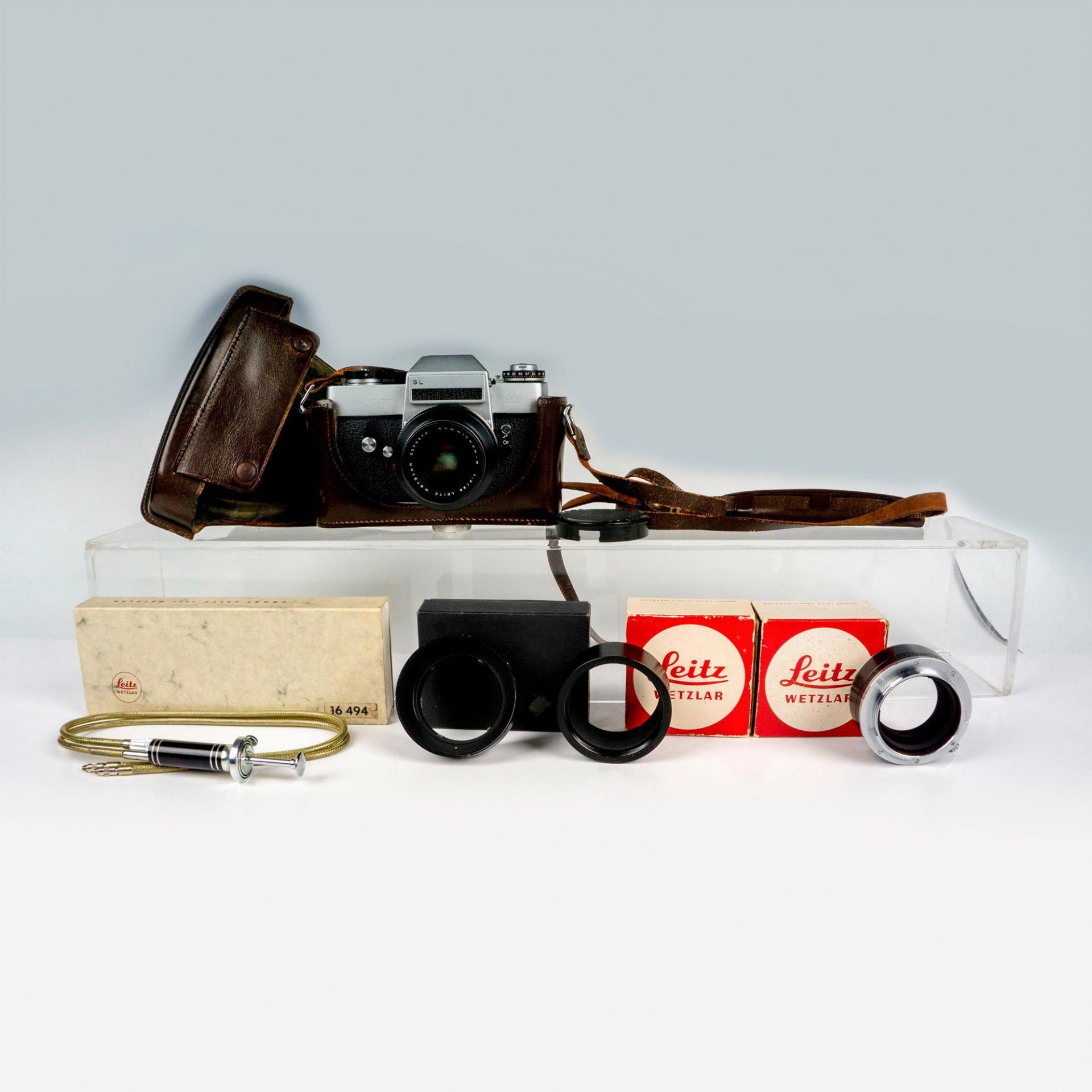 Leica Leicaflex SL Camera, Summicron-R 1;2 Lens, Accessories - Bild 3 aus 3
