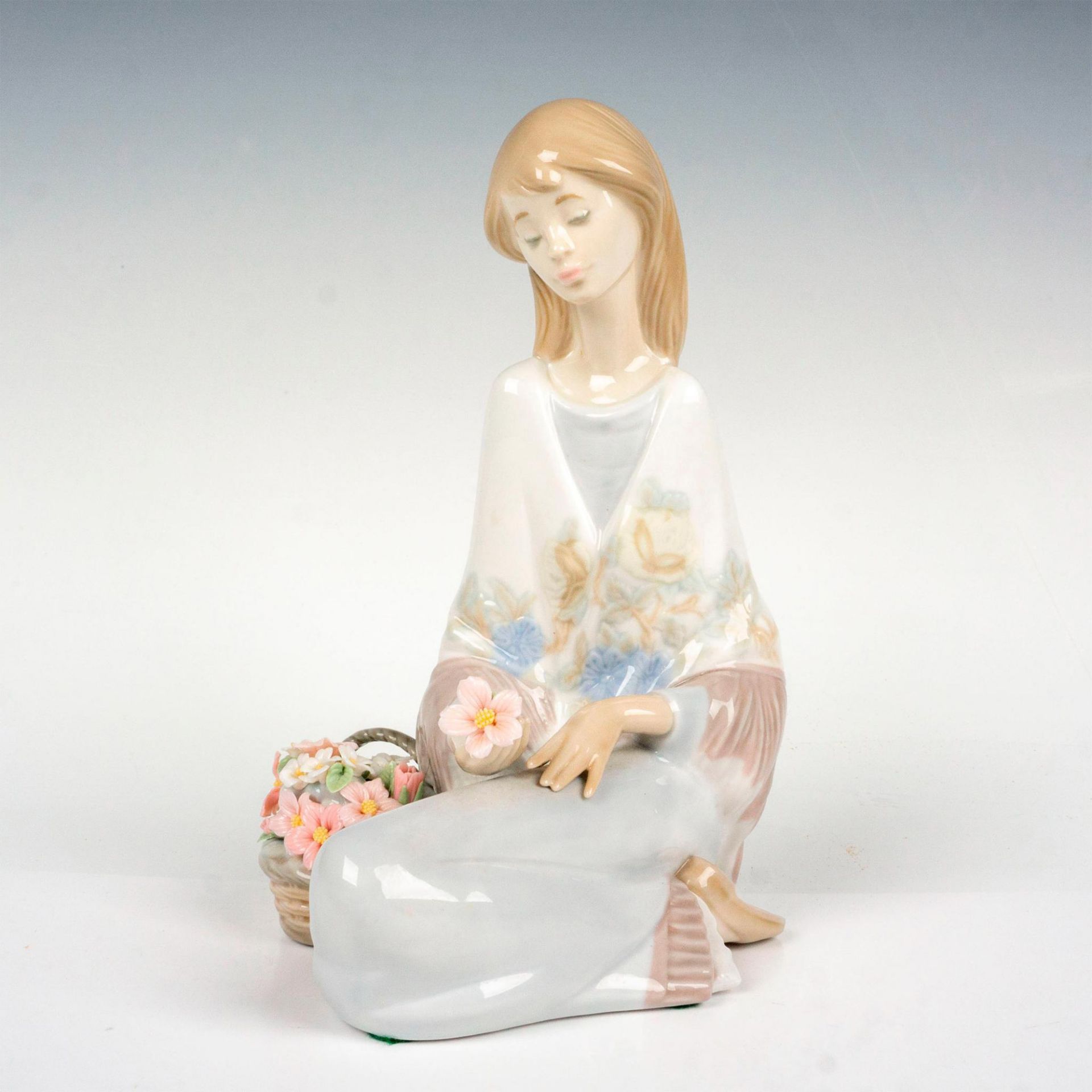 Flower Song 1007607 - Lladro Figurine