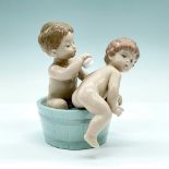 Bath Time 1006411 - Lladro Figurine