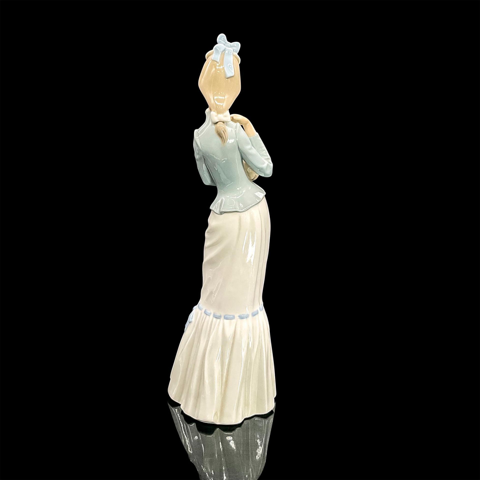 Walk With The Dog 1004893 - Lladro Porcelain Figurine - Image 2 of 3