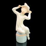 Girl With Bonnet 1011147 - Lladro Porcelain Figurine