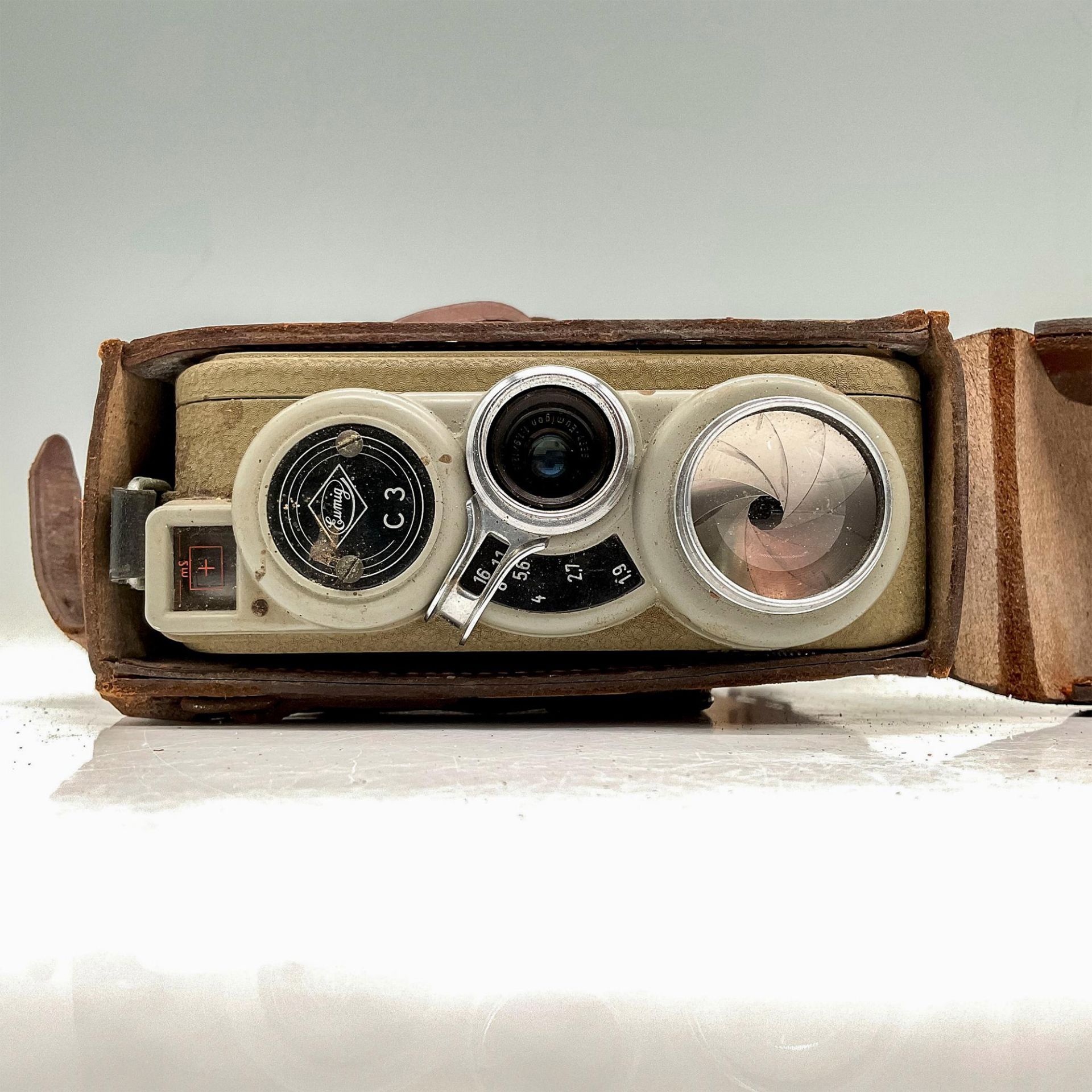 Eumig C3 8mm Cine Camera with Original Leather Case - Image 5 of 9