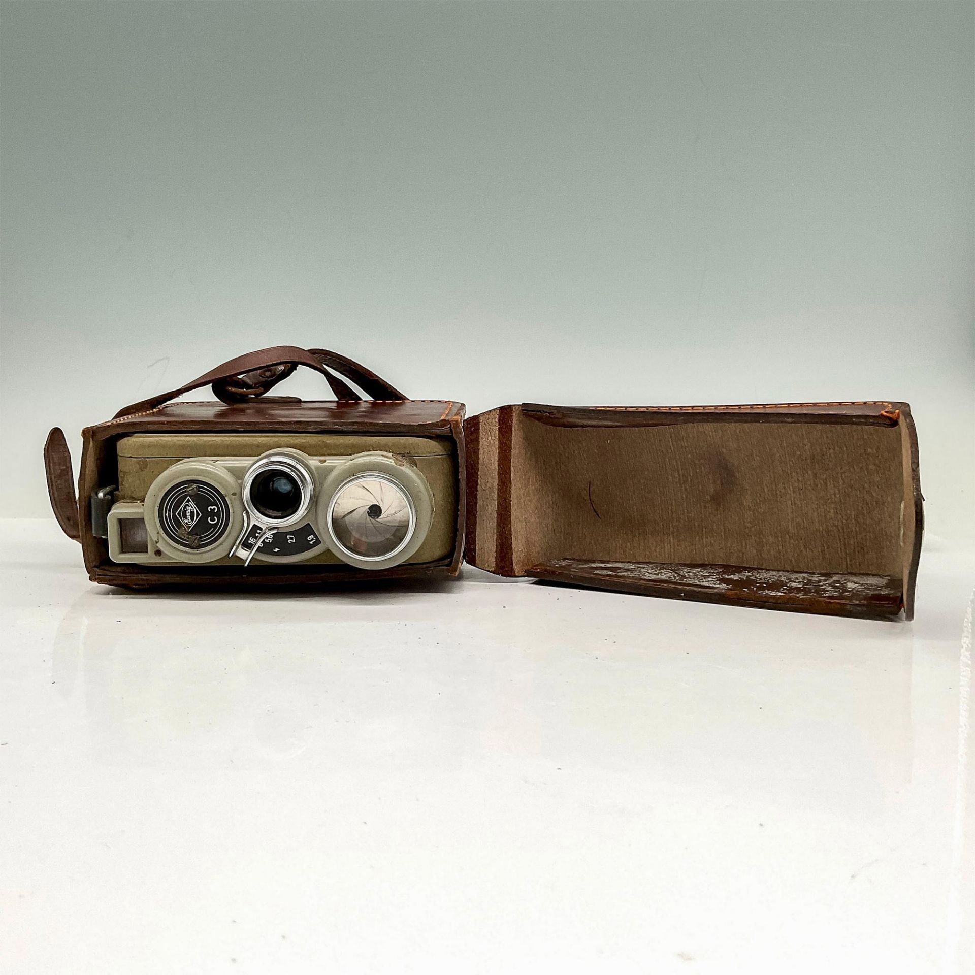 Eumig C3 8mm Cine Camera with Original Leather Case - Image 4 of 9