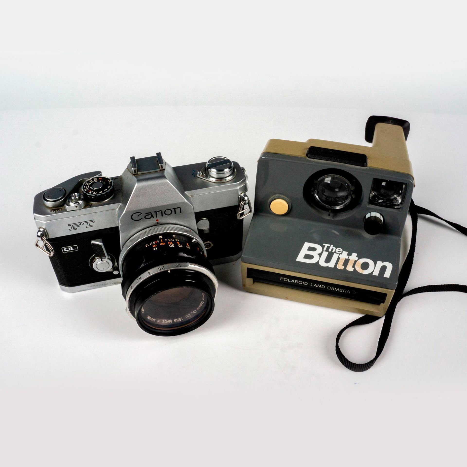 2pc Vintage Camera Collectibles - Image 4 of 4