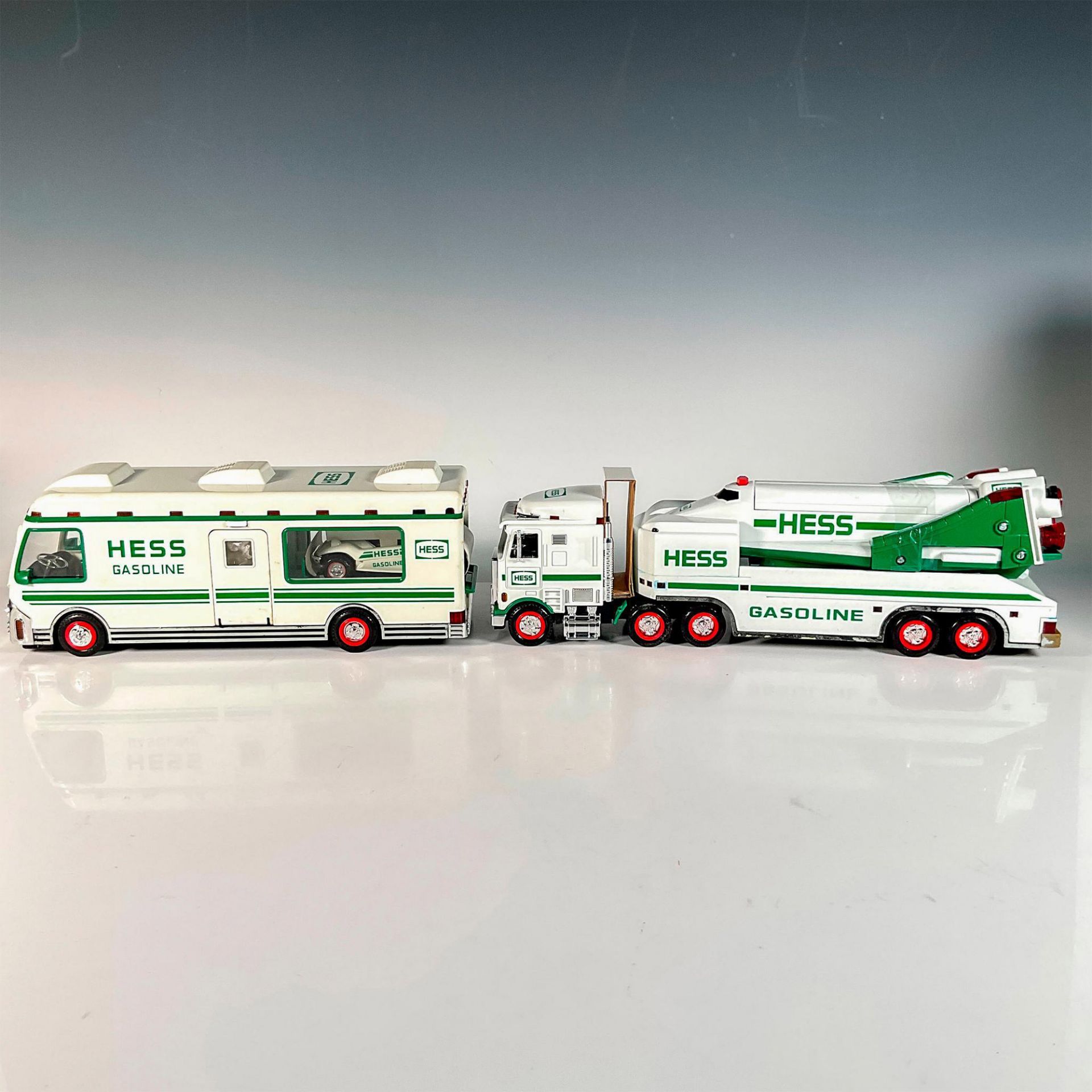 2pc Vintage Hess Toy Van and Truck Collectible - Bild 3 aus 5