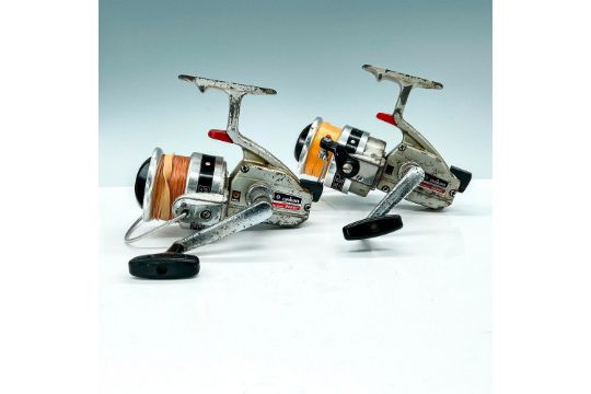 Pair of Daiwa 2500 C S.S. Spinning Reels - Bild 1 aus 3