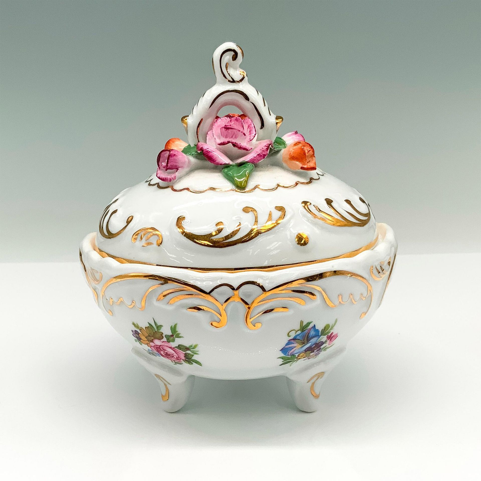 Pretty Porcelain KPM Style Floral Footed Bowl with Lid - Bild 2 aus 5