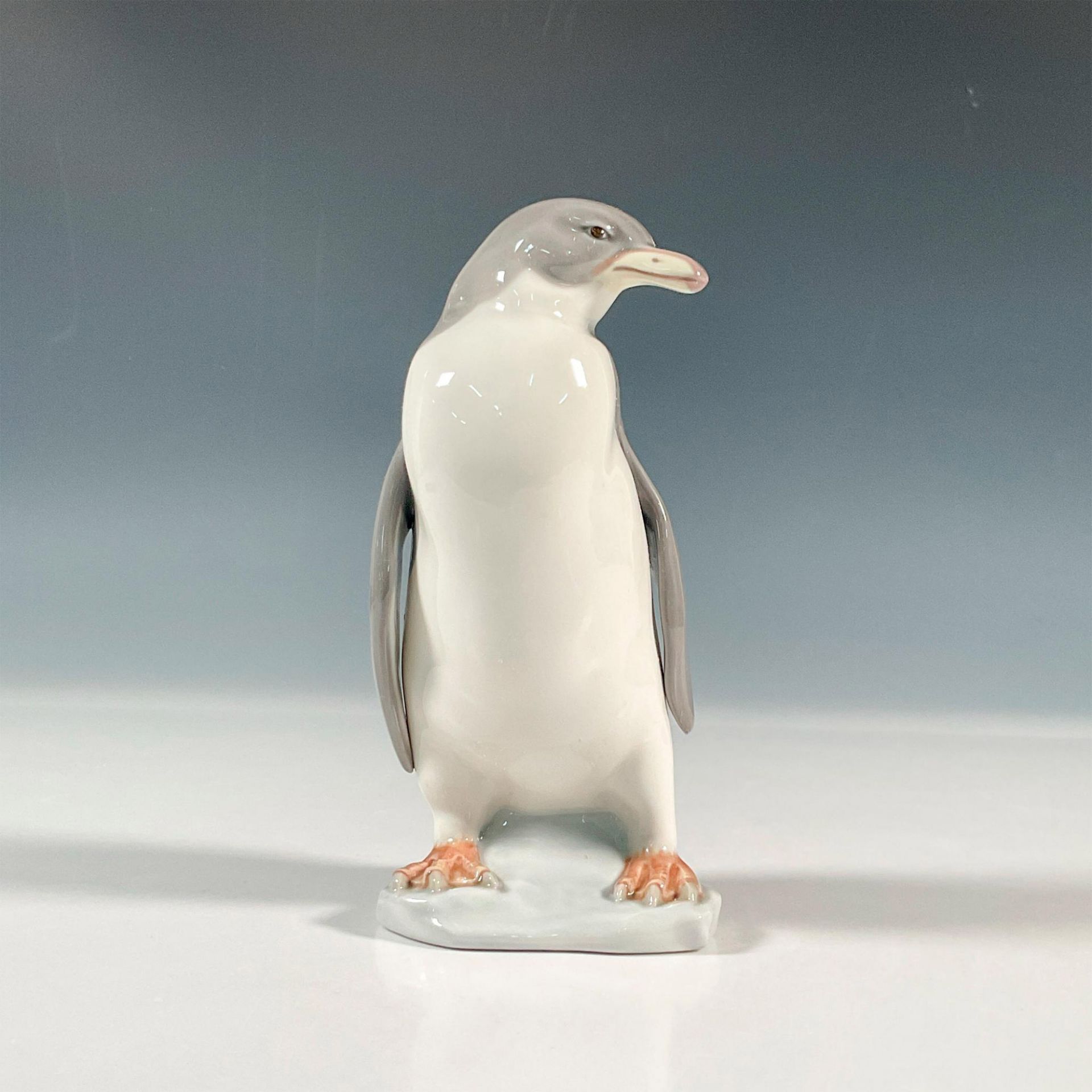 Penguin 1005248 - Lladro Porcelain Figurine