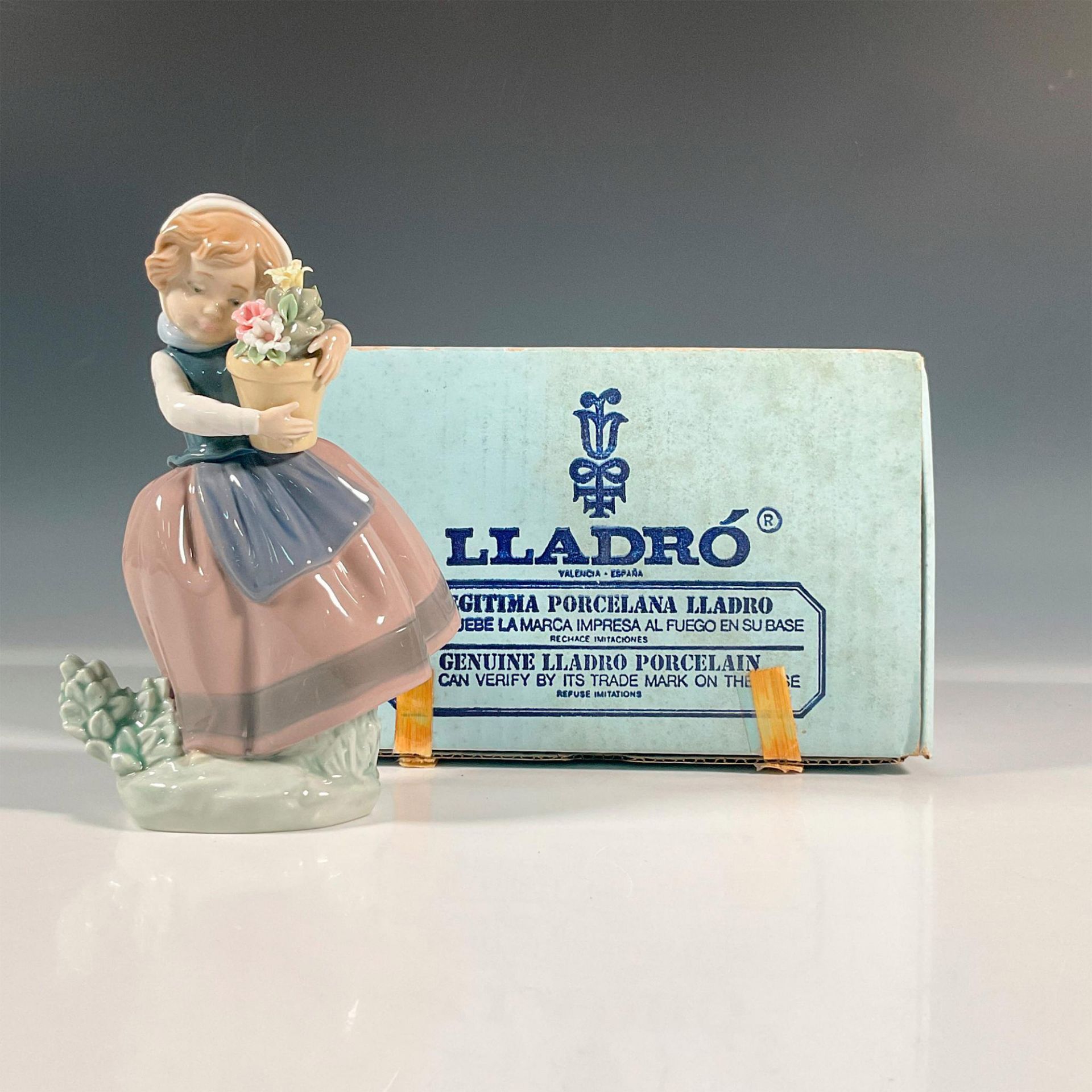 Spring Is Here 1005223 - Lladro Porcelain Figurine - Image 5 of 5