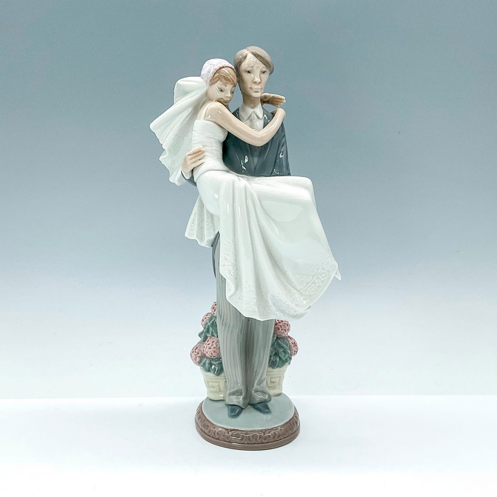 Over the Threshold 1005282 - Lladro Porcelain Figurine