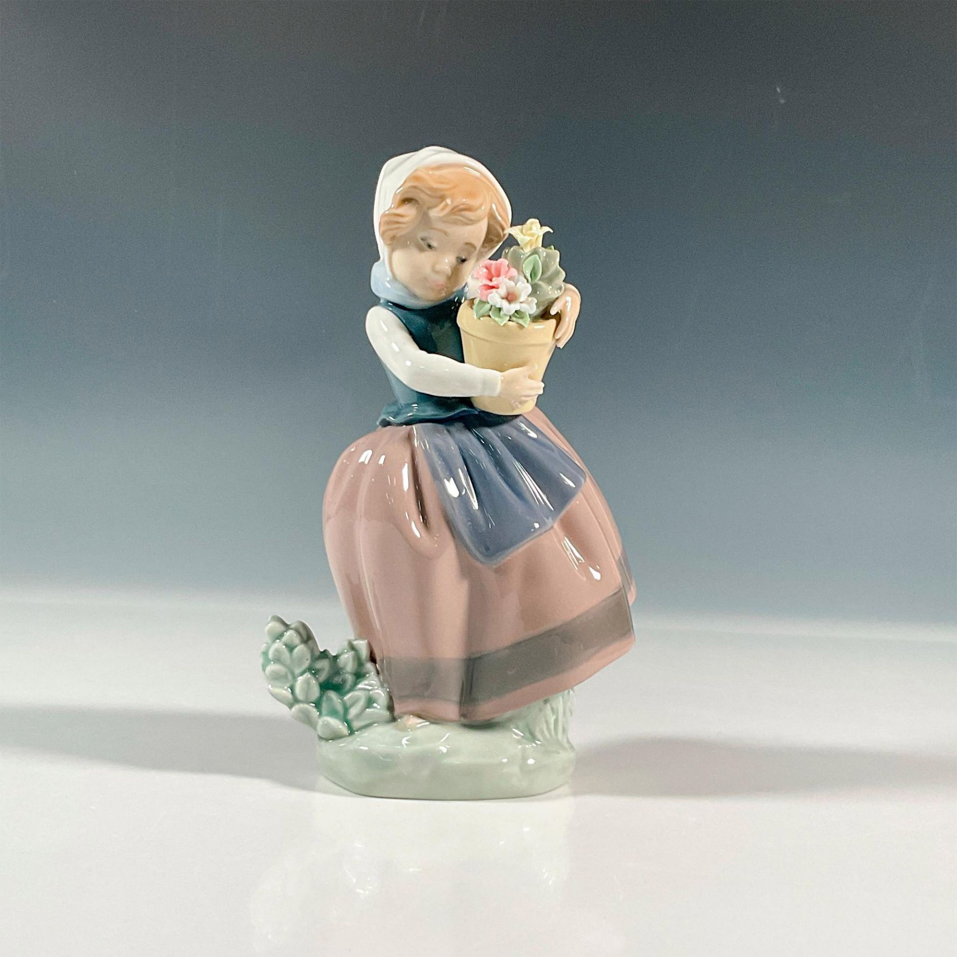 Spring Is Here 1005223 - Lladro Porcelain Figurine - Image 2 of 5