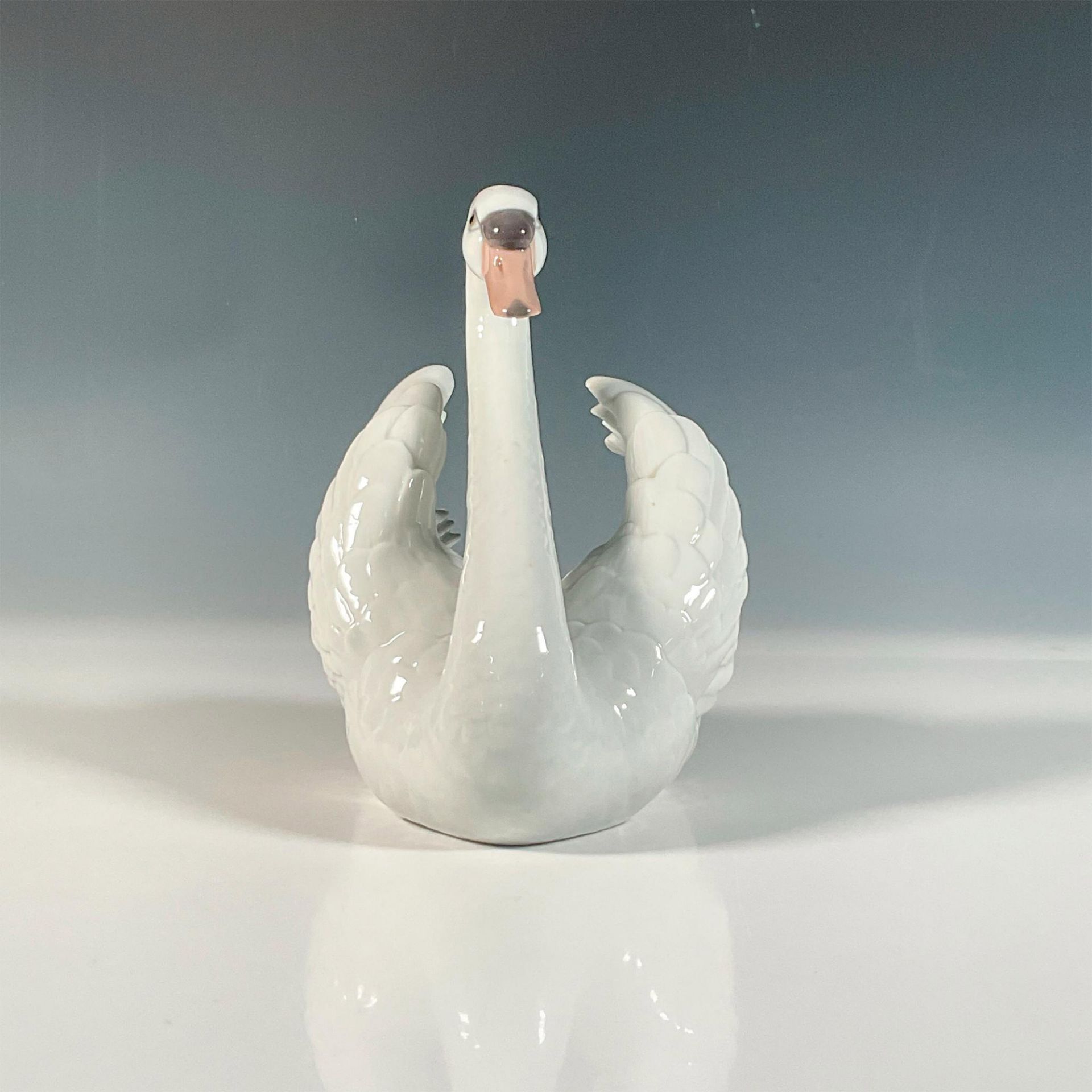 Swan With Wings Spread 1005231 - Lladro Porcelain Figurine - Image 2 of 6