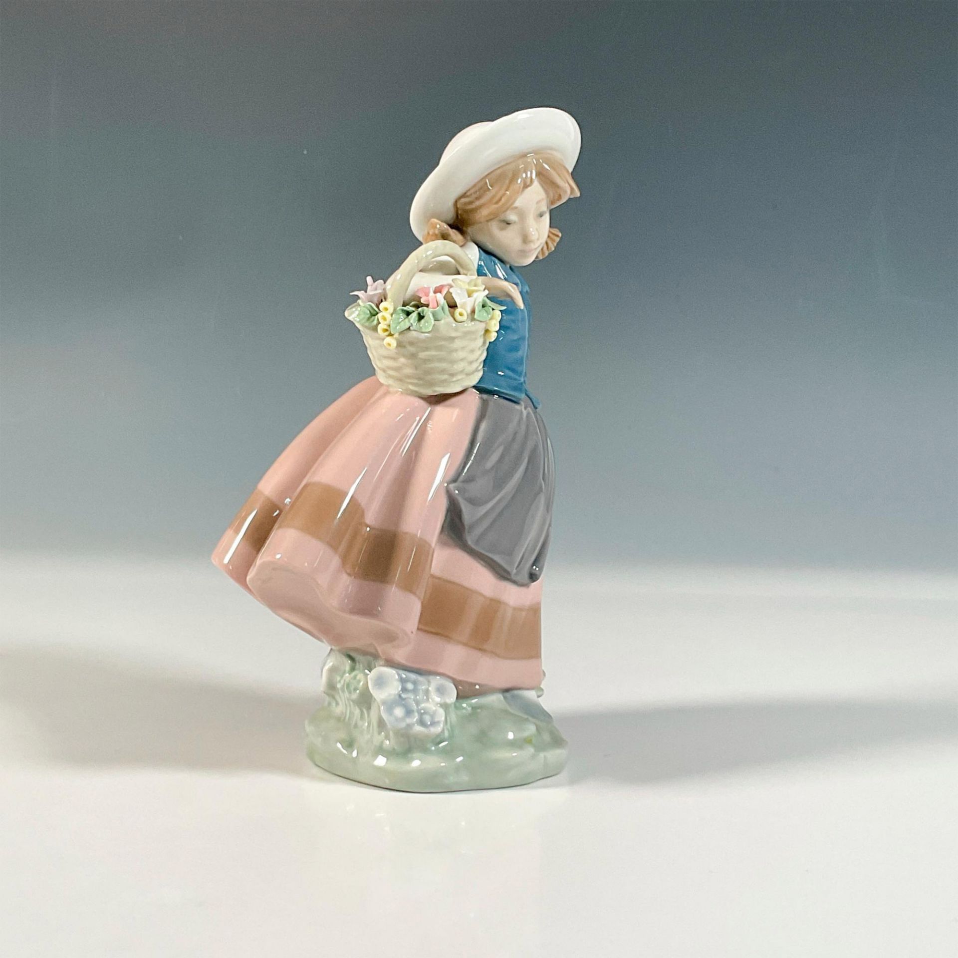 Sweet Scent 1005221 - Lladro Porcelain Figurine - Bild 2 aus 5
