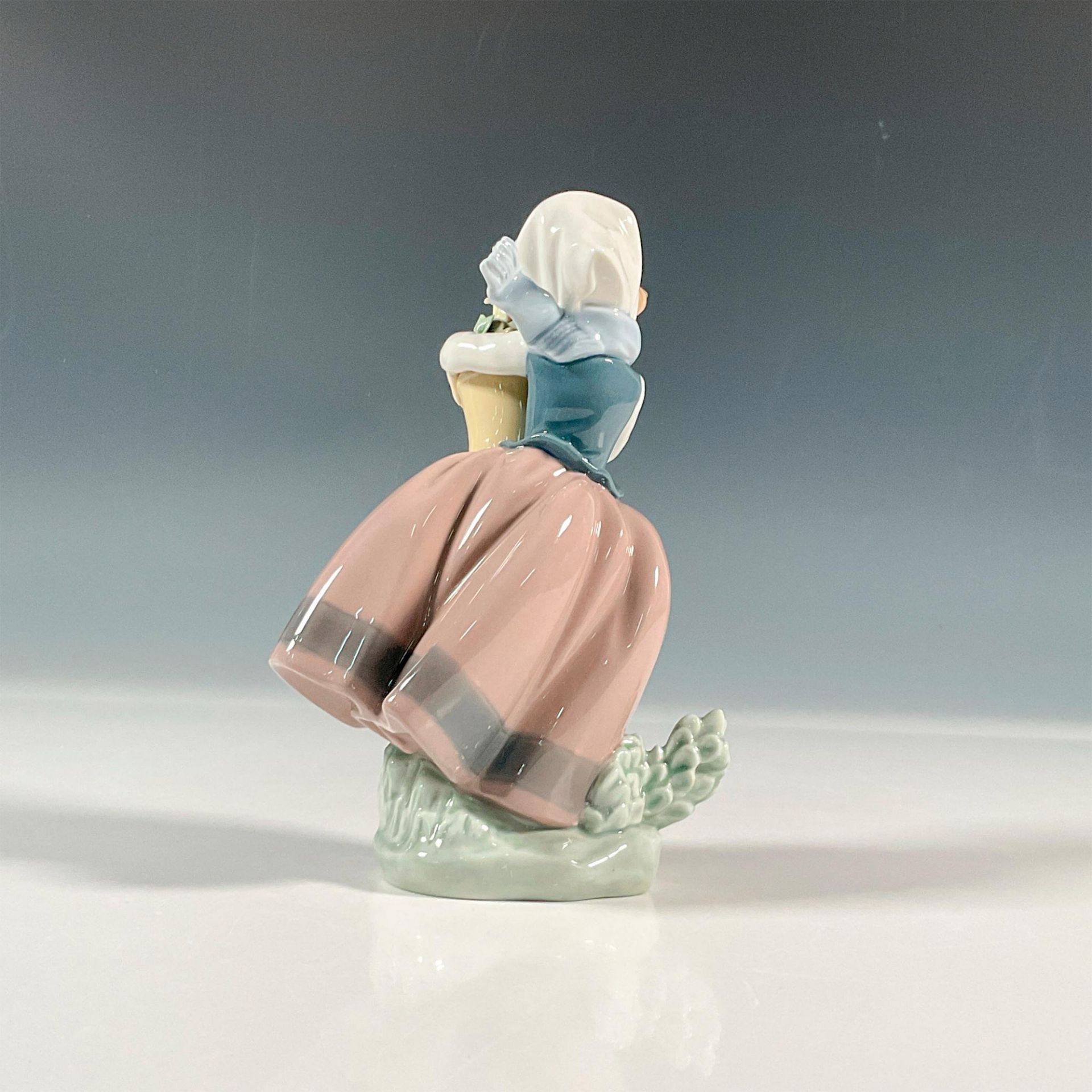 Spring Is Here 1005223 - Lladro Porcelain Figurine - Image 3 of 5