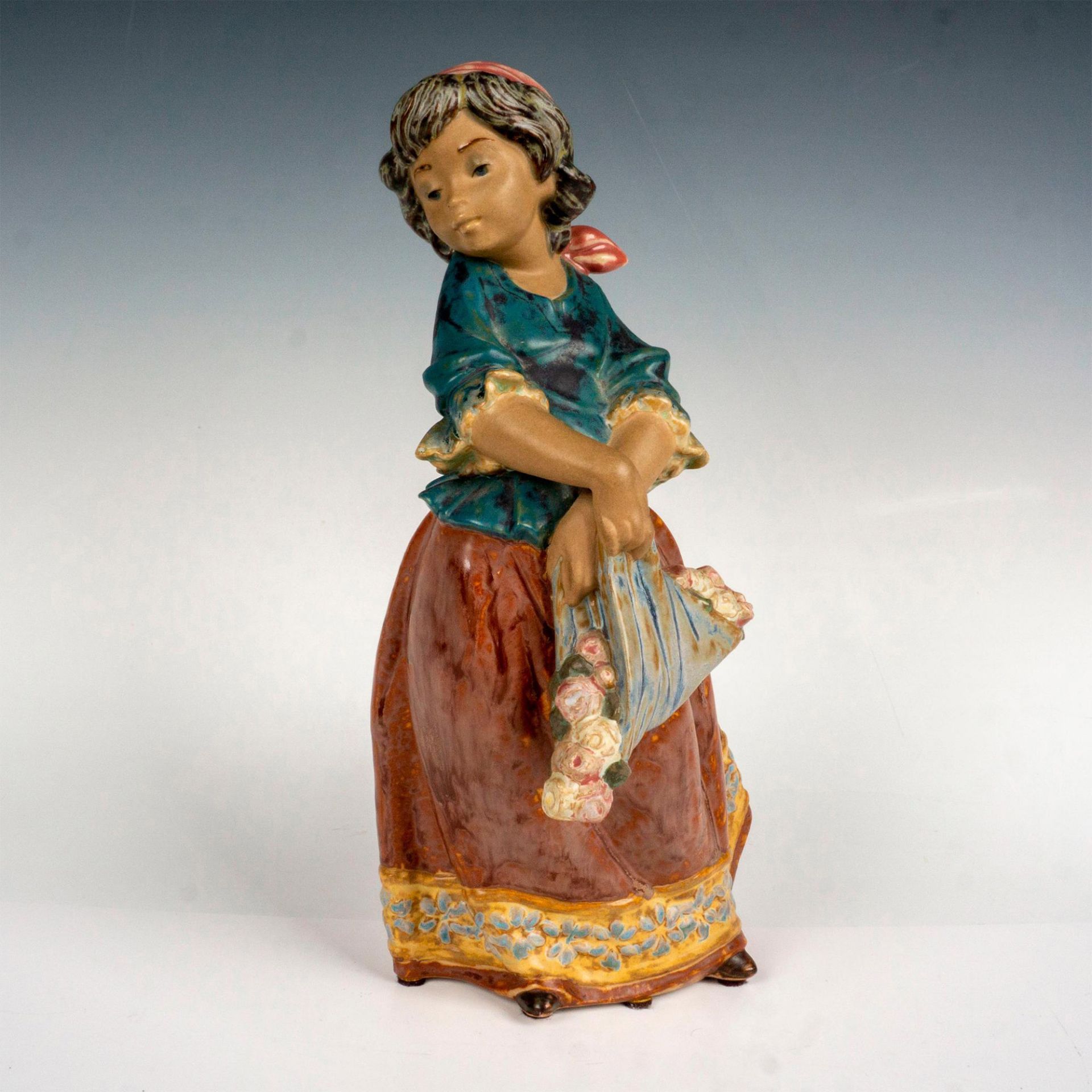 Lladro Porcelain Figurine, Girl Carrying Flowers 1013507