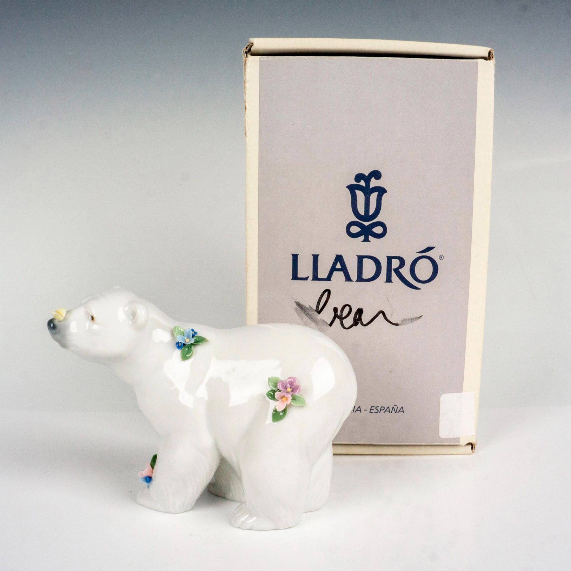 Lladro Porcelain Figurine, Attentive Polar Bear with Flowers 1006354 - Image 4 of 4
