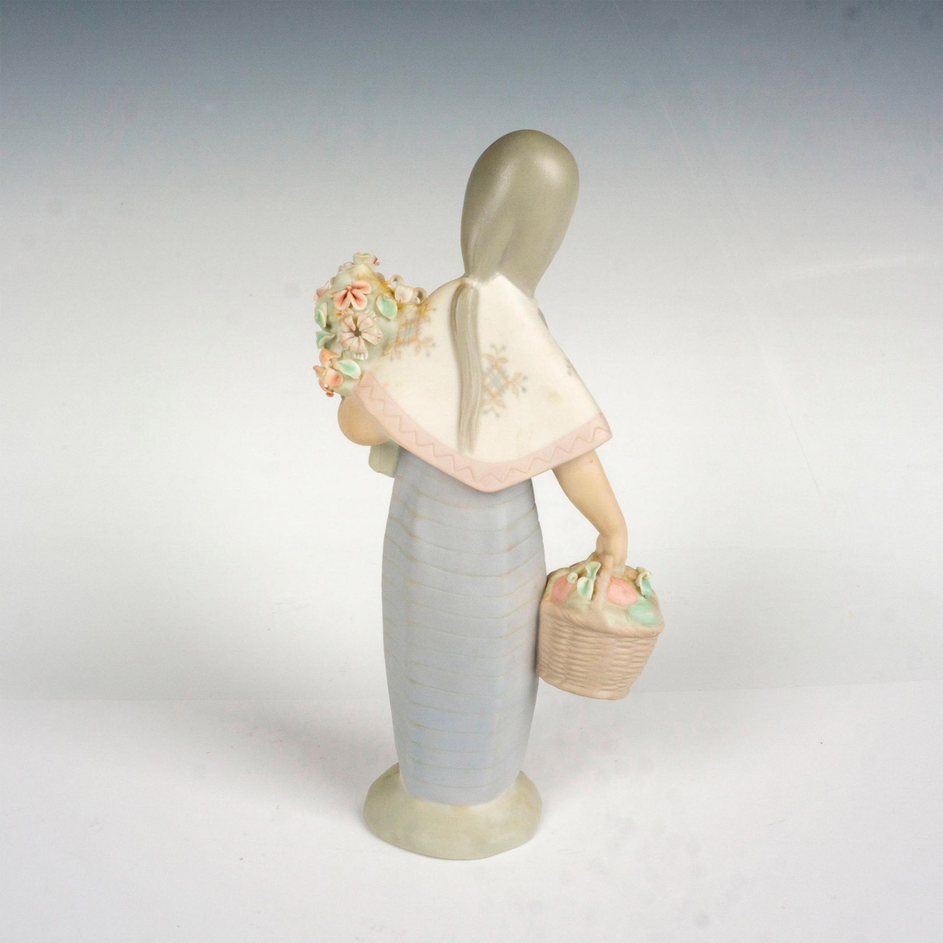Lladro Porcelain Figurine, Lupita 1011058 - Image 2 of 3