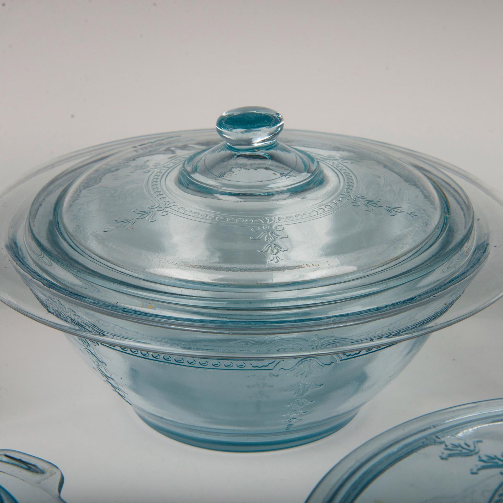 16pc Anchor Hocking Glass Kitchenware, Philbe Sapphire - Image 5 of 8