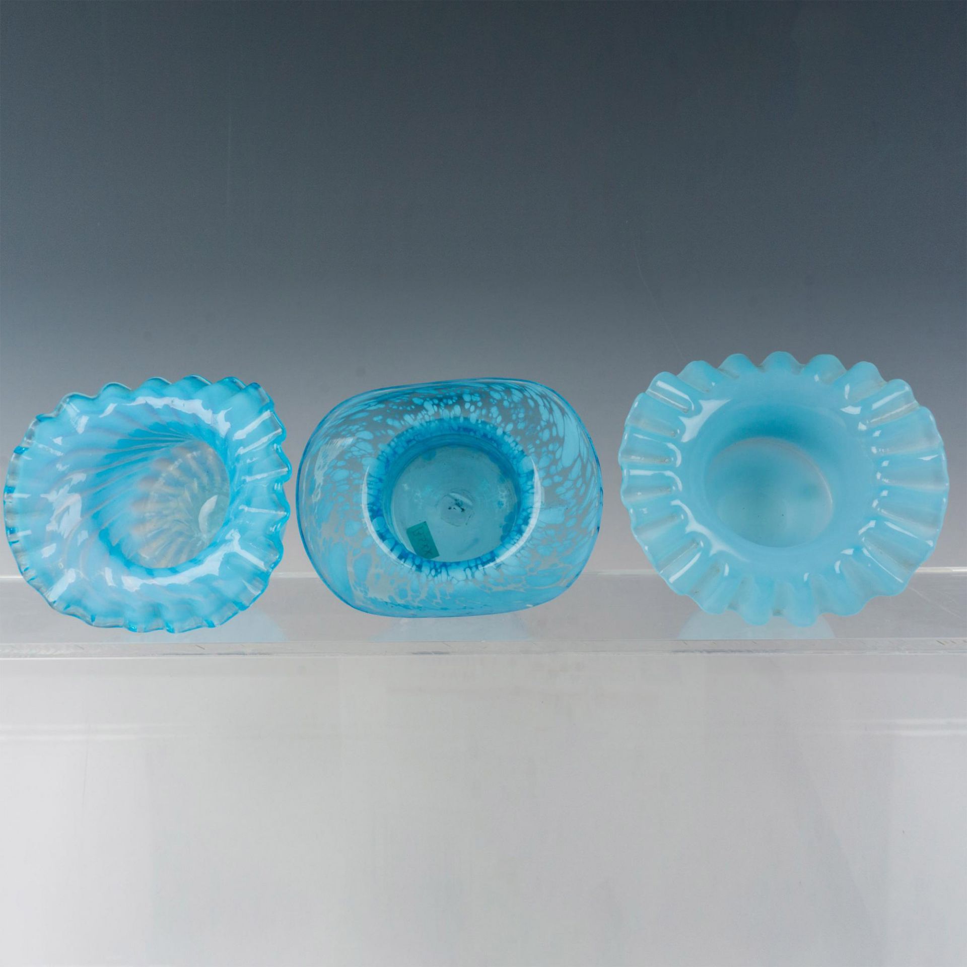 3pc Fenton Art Glass Top Hat Vases - Image 3 of 3