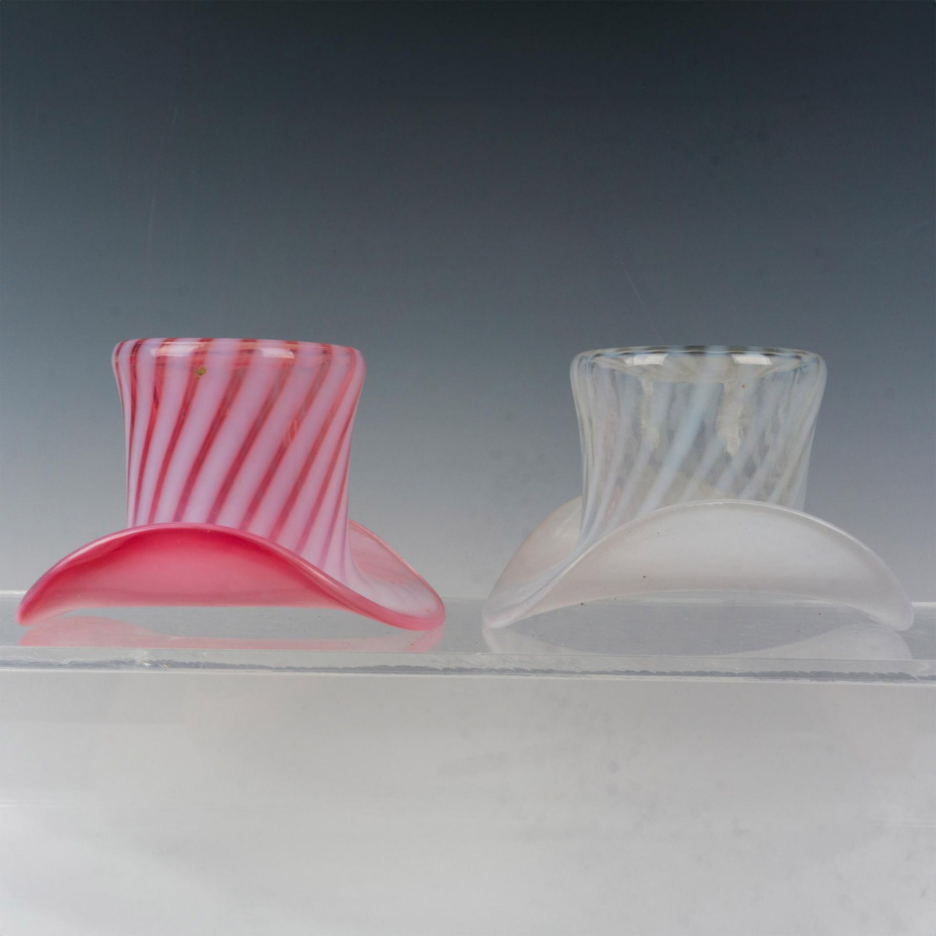 2pc Fenton Art Glass Opalescent Hat Vases - Image 2 of 3