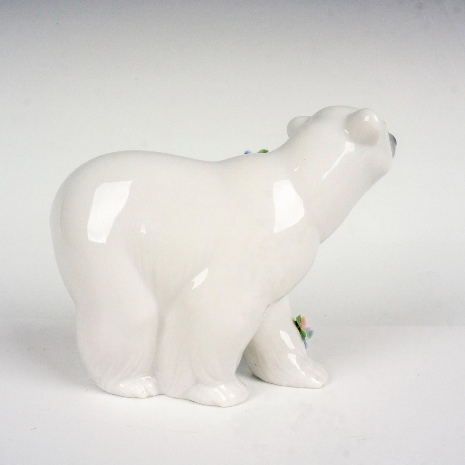Lladro Porcelain Figurine, Attentive Polar Bear with Flowers 1006354 - Image 2 of 4